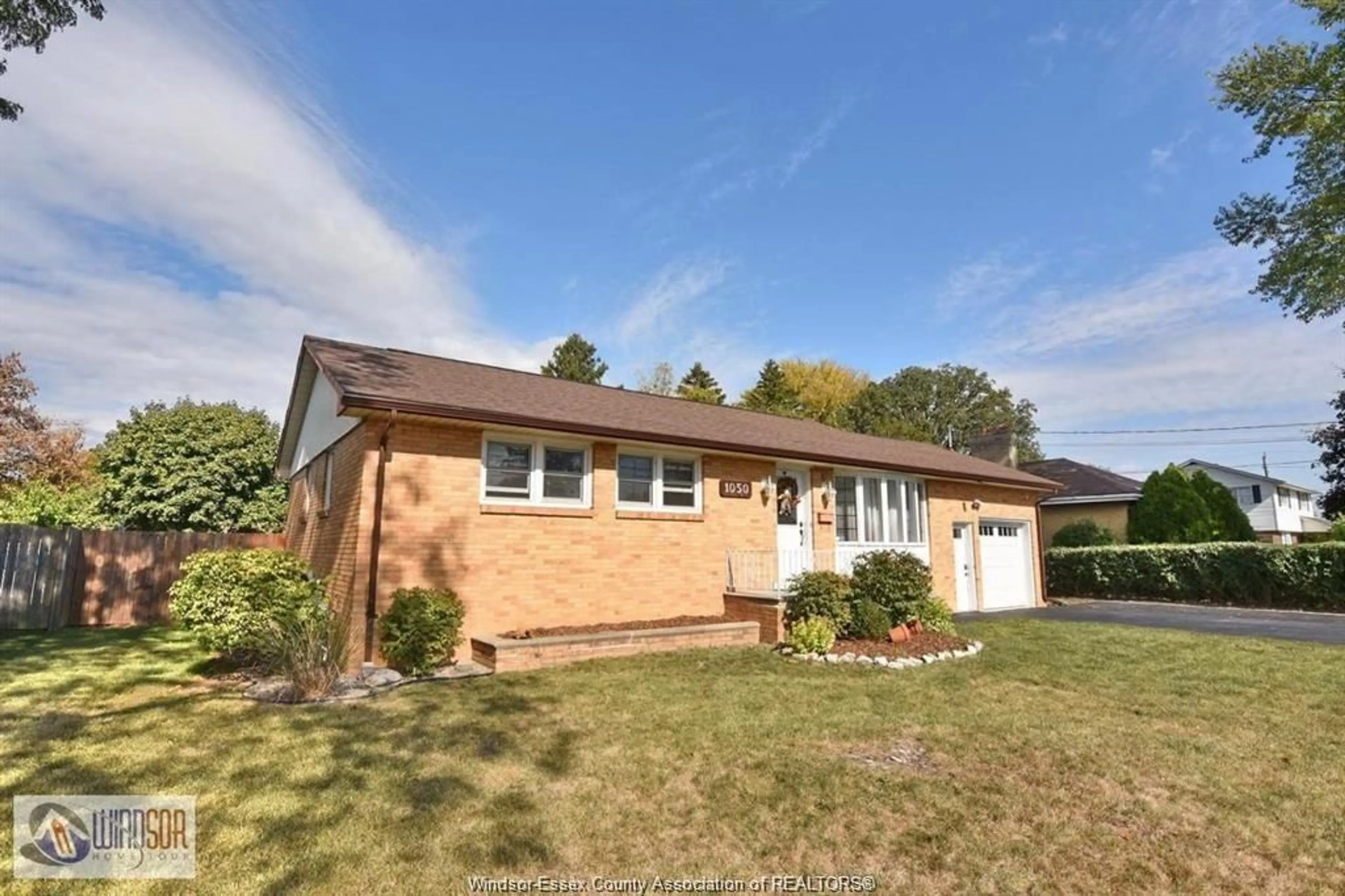 Home with brick exterior material, street for 1050 SCOFIELD Ave, Windsor Ontario N9G 1L7