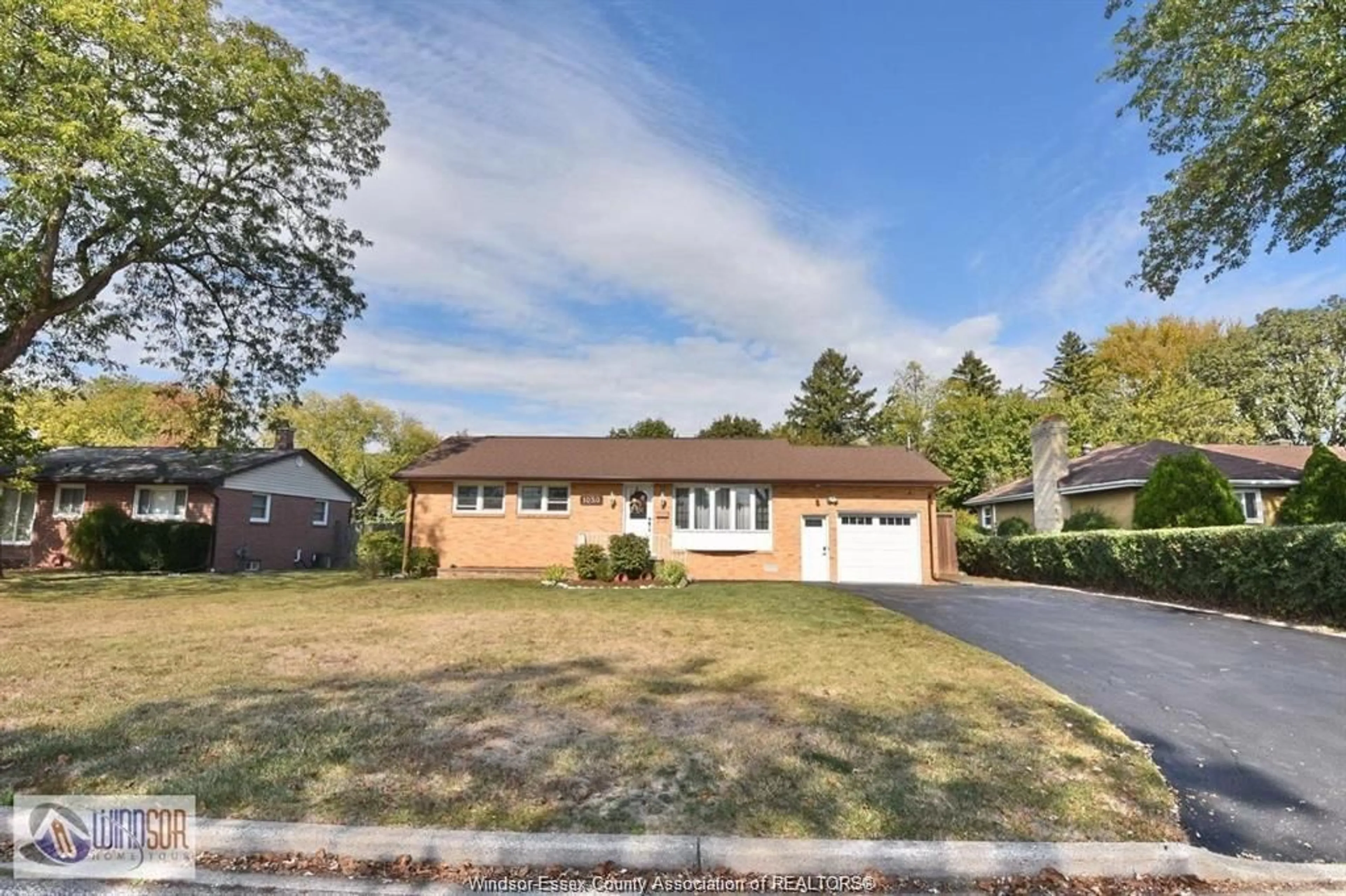 Home with brick exterior material, street for 1050 SCOFIELD Ave, Windsor Ontario N9G 1L7