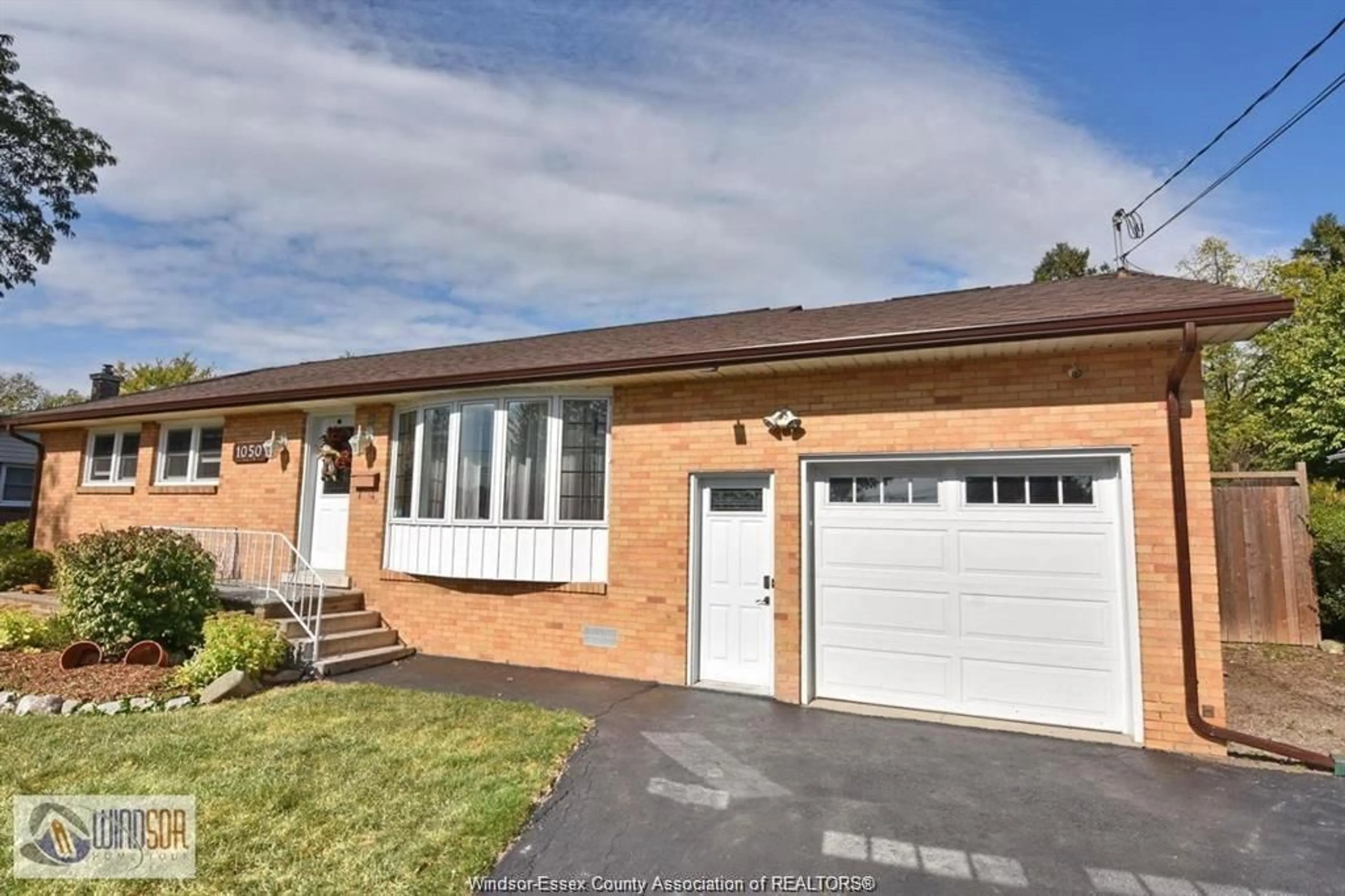 Home with brick exterior material, street for 1050 SCOFIELD Ave, Windsor Ontario N9G 1L7