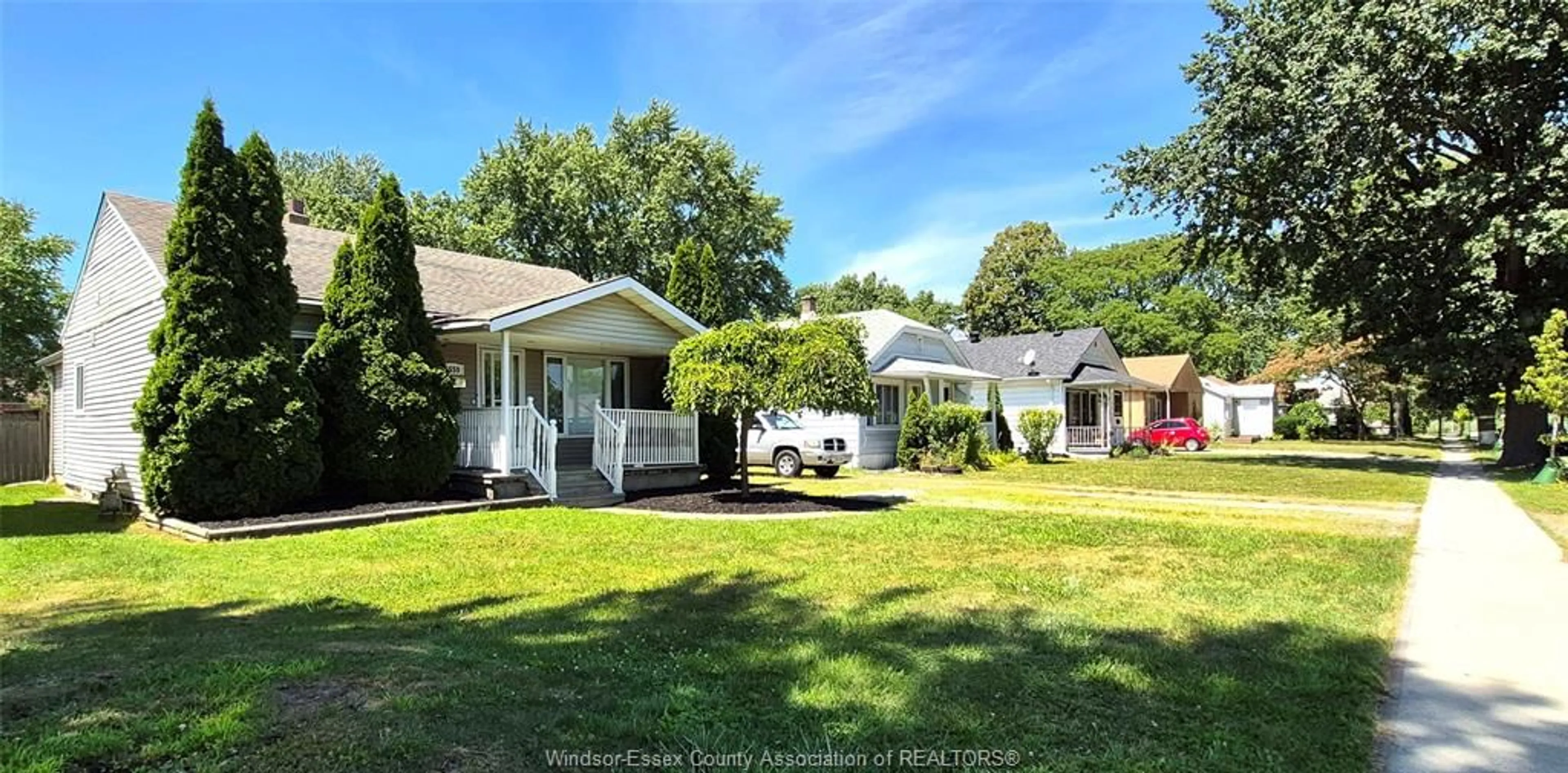 A pic from outside/outdoor area/front of a property/back of a property/a pic from drone, unknown for 1559 BUCKINGHAM Dr, Windsor Ontario N8T 2A3