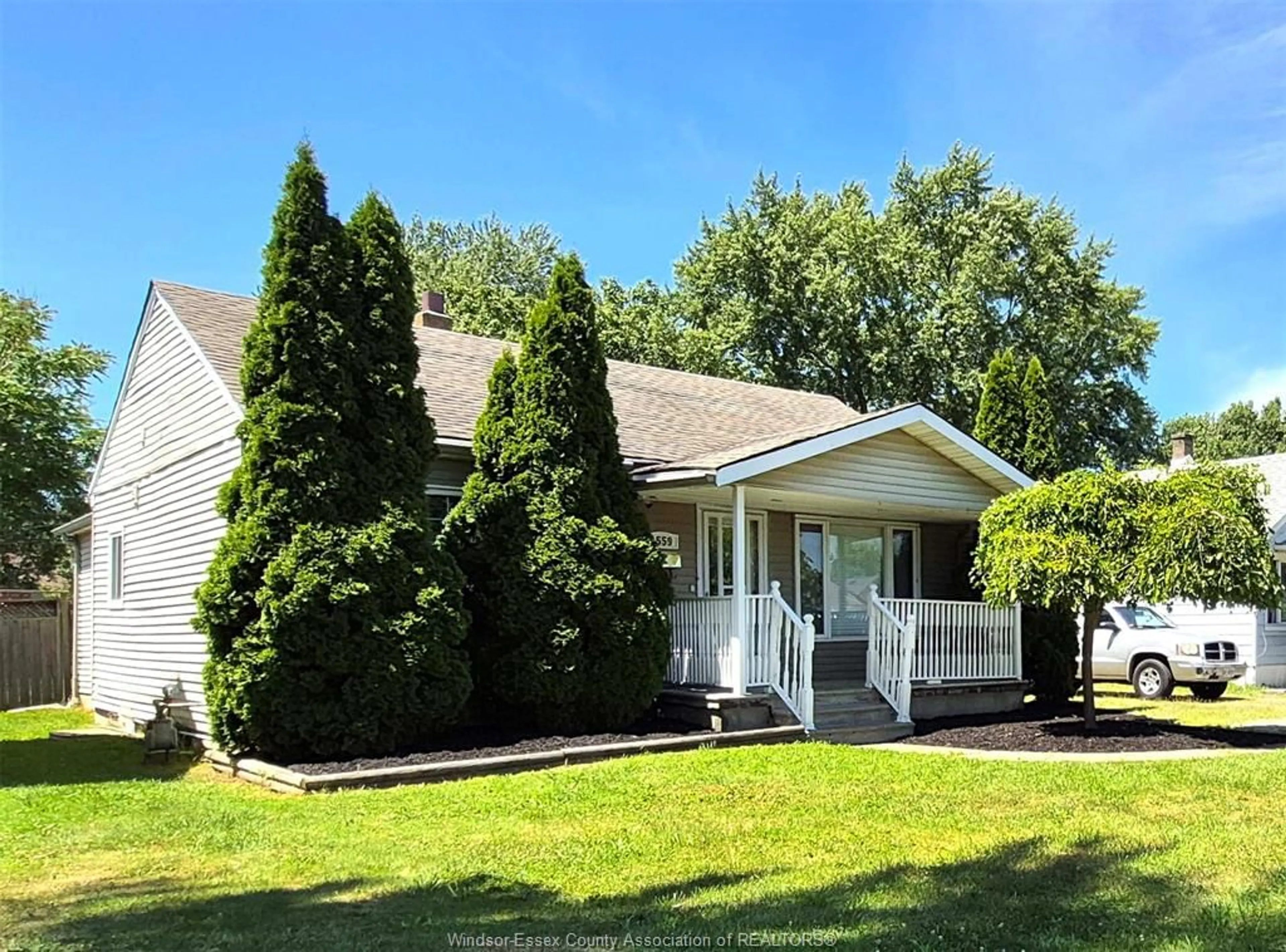 Home with vinyl exterior material, unknown for 1559 BUCKINGHAM Dr, Windsor Ontario N8T 2A3