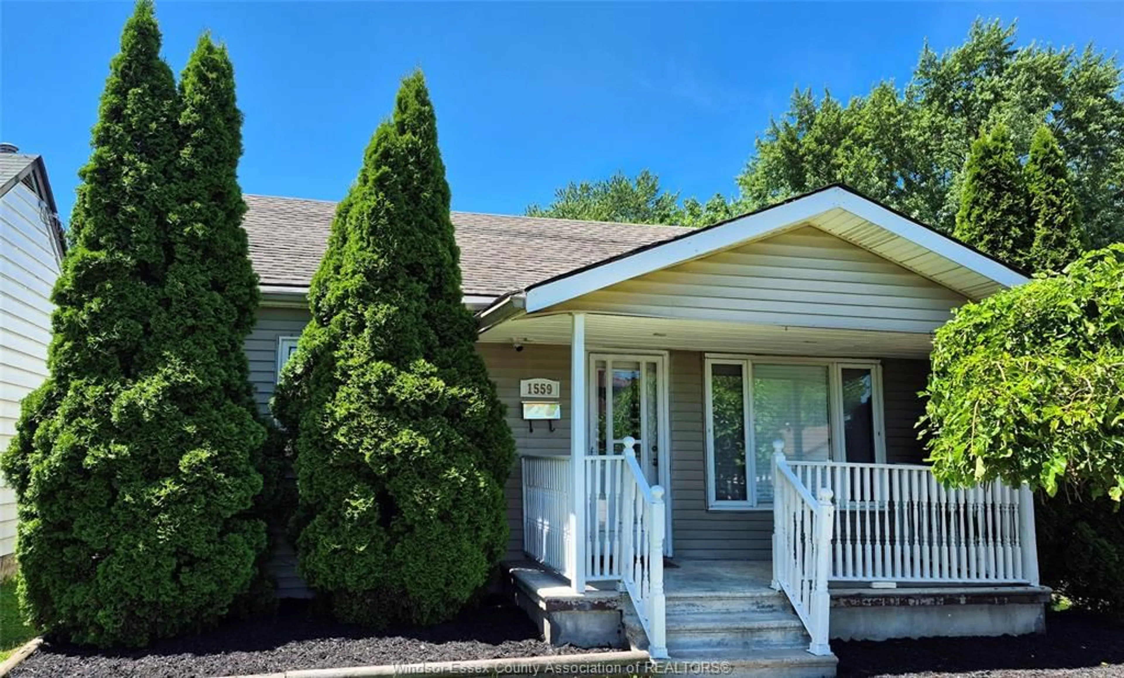 Home with vinyl exterior material, street for 1559 BUCKINGHAM Dr, Windsor Ontario N8T 2A3