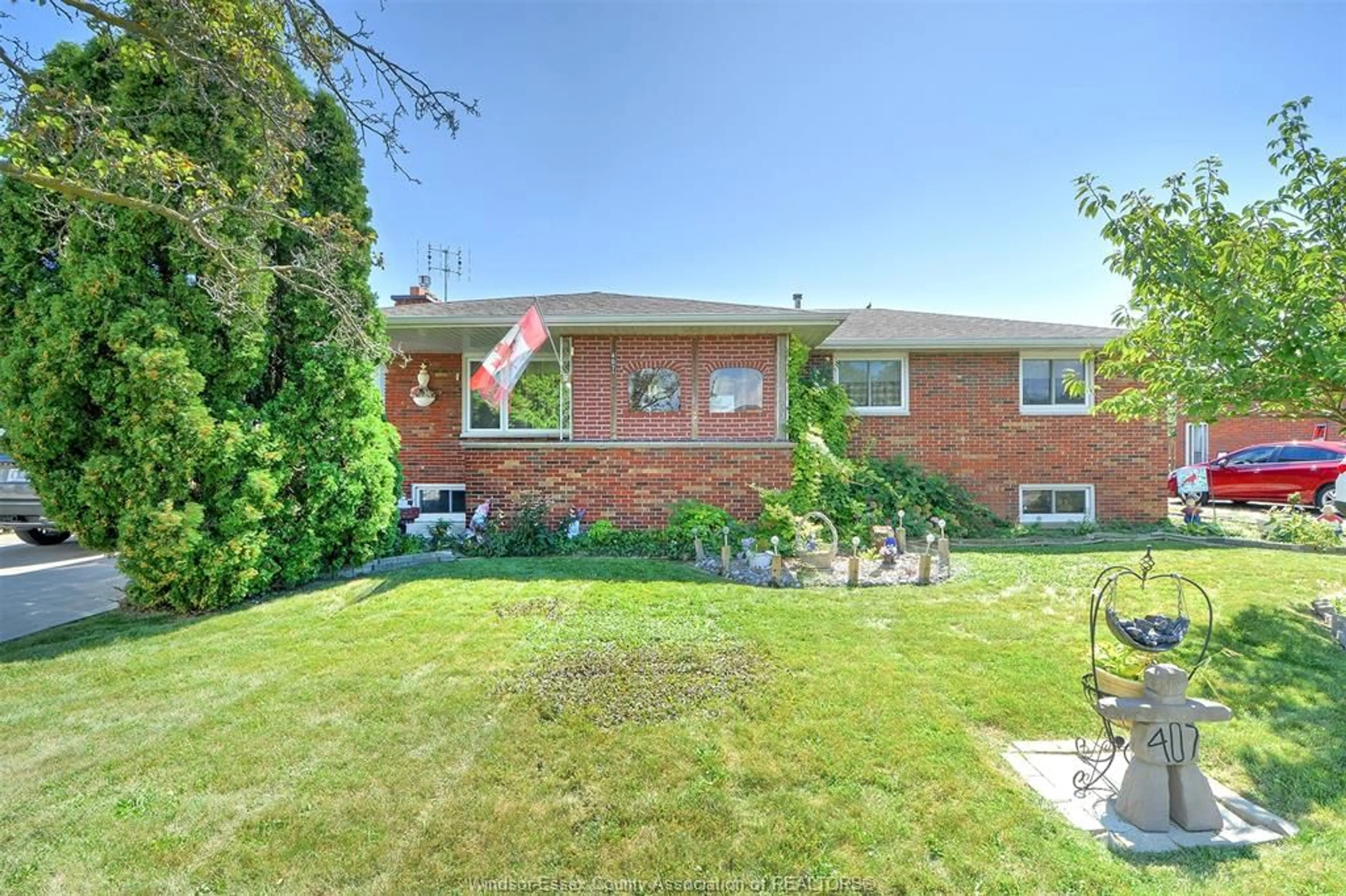 Home with brick exterior material, street for 407 RICHMOND, Amherstburg Ontario N9V 3E8