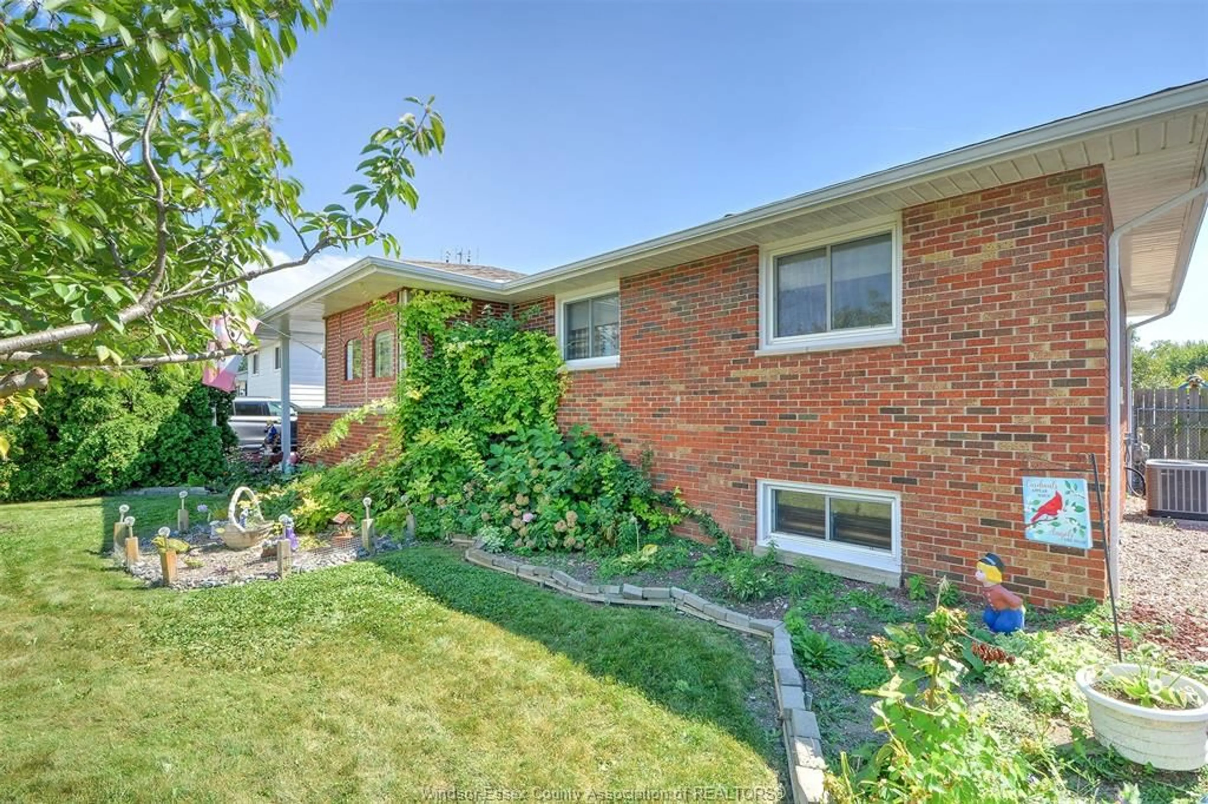 Home with brick exterior material, street for 407 RICHMOND, Amherstburg Ontario N9V 3E8