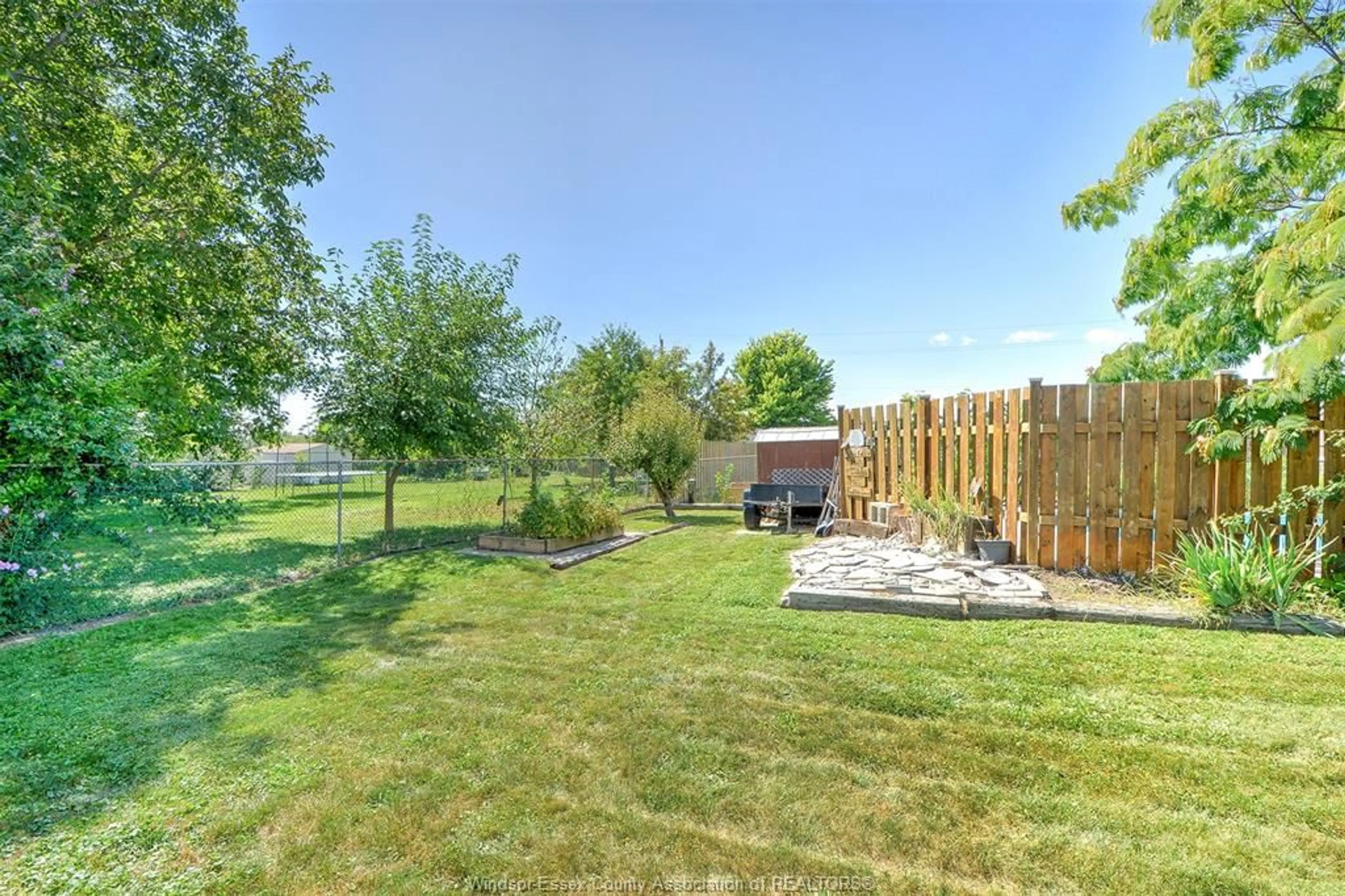 A pic from outside/outdoor area/front of a property/back of a property/a pic from drone, water/lake/river/ocean view for 407 RICHMOND, Amherstburg Ontario N9V 3E8