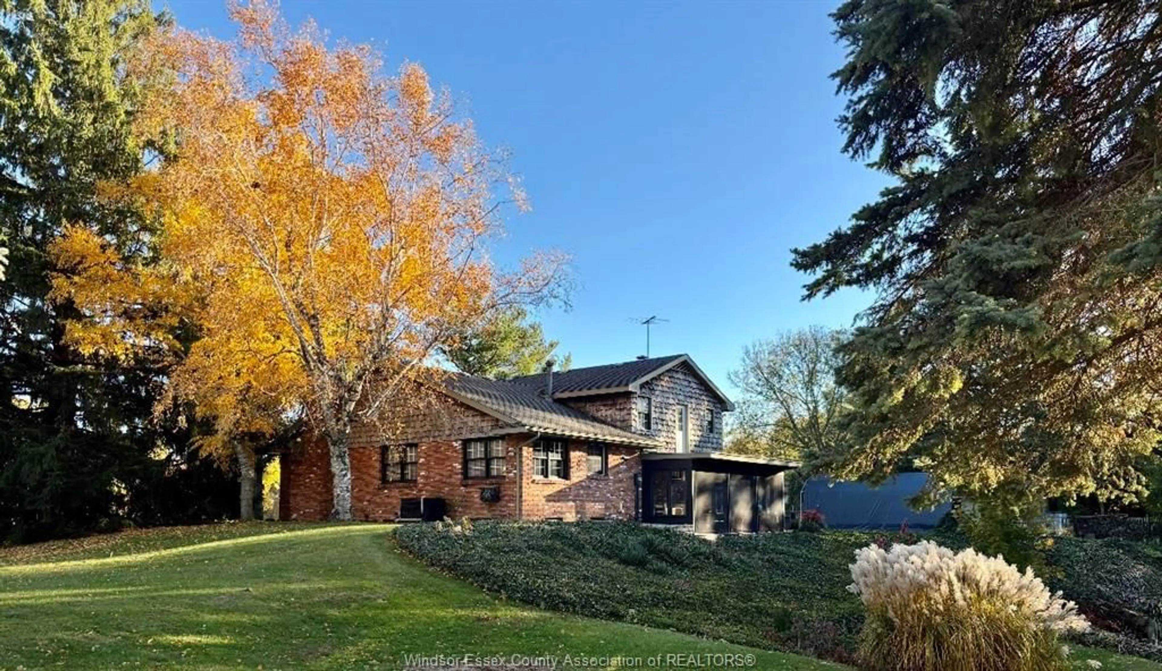 A pic from outside/outdoor area/front of a property/back of a property/a pic from drone, unknown for 1531 RAVINE Line, Kingsville Ontario N9Y 2W8