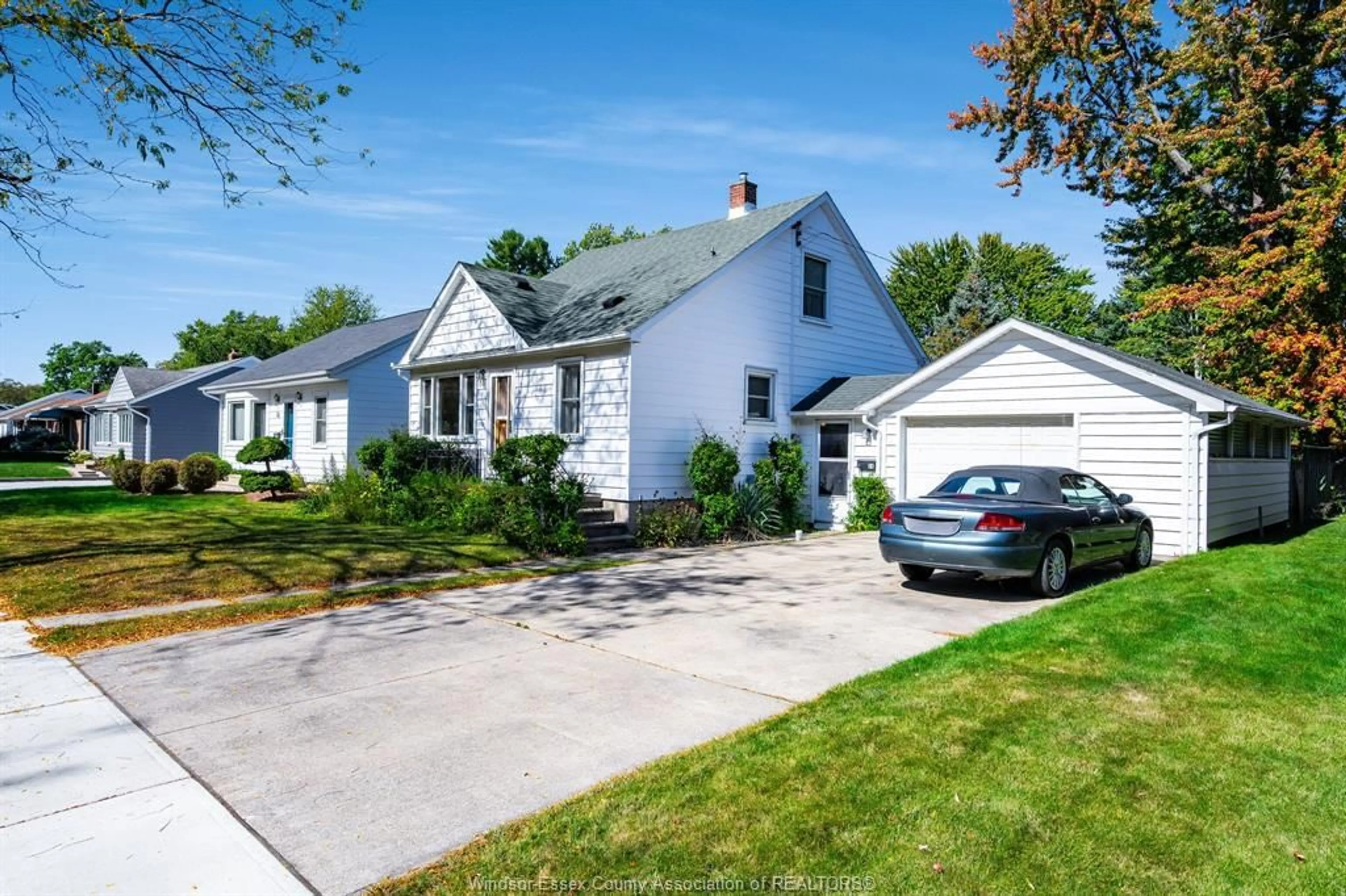 A pic from outside/outdoor area/front of a property/back of a property/a pic from drone, street for 54 Horwath Ave, Kingsville Ontario N9Y 1B8