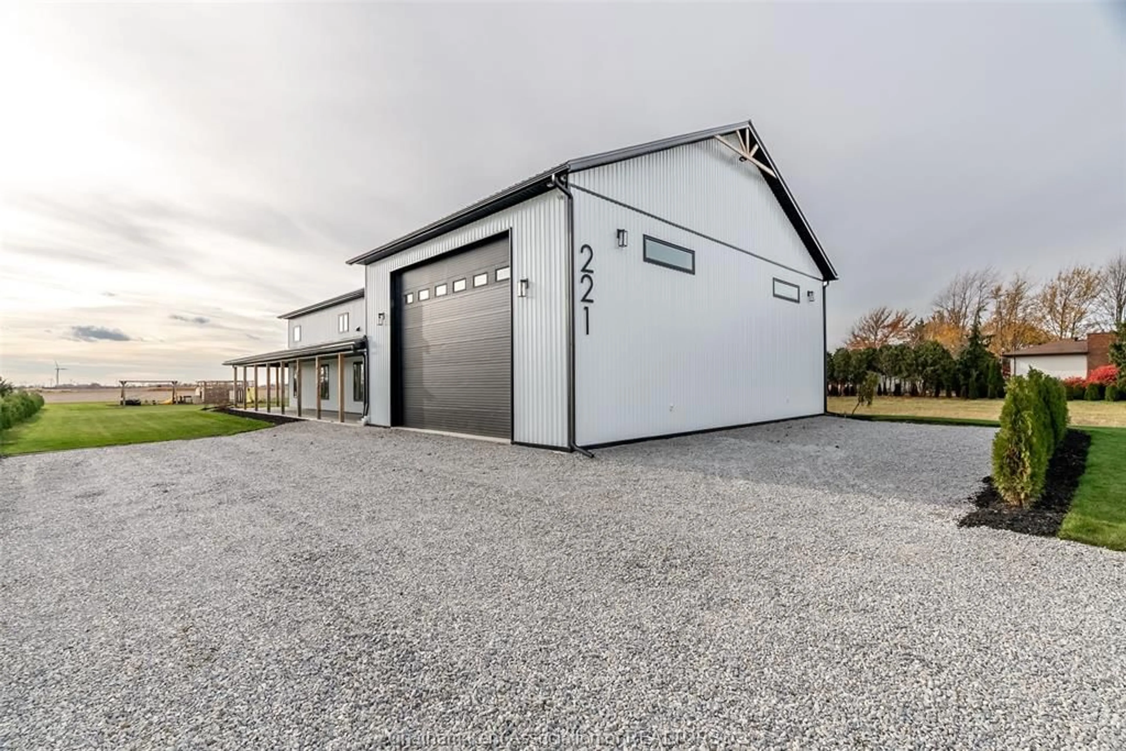 Indoor garage for 221 Erie St, Merlin Ontario N0P 1W0