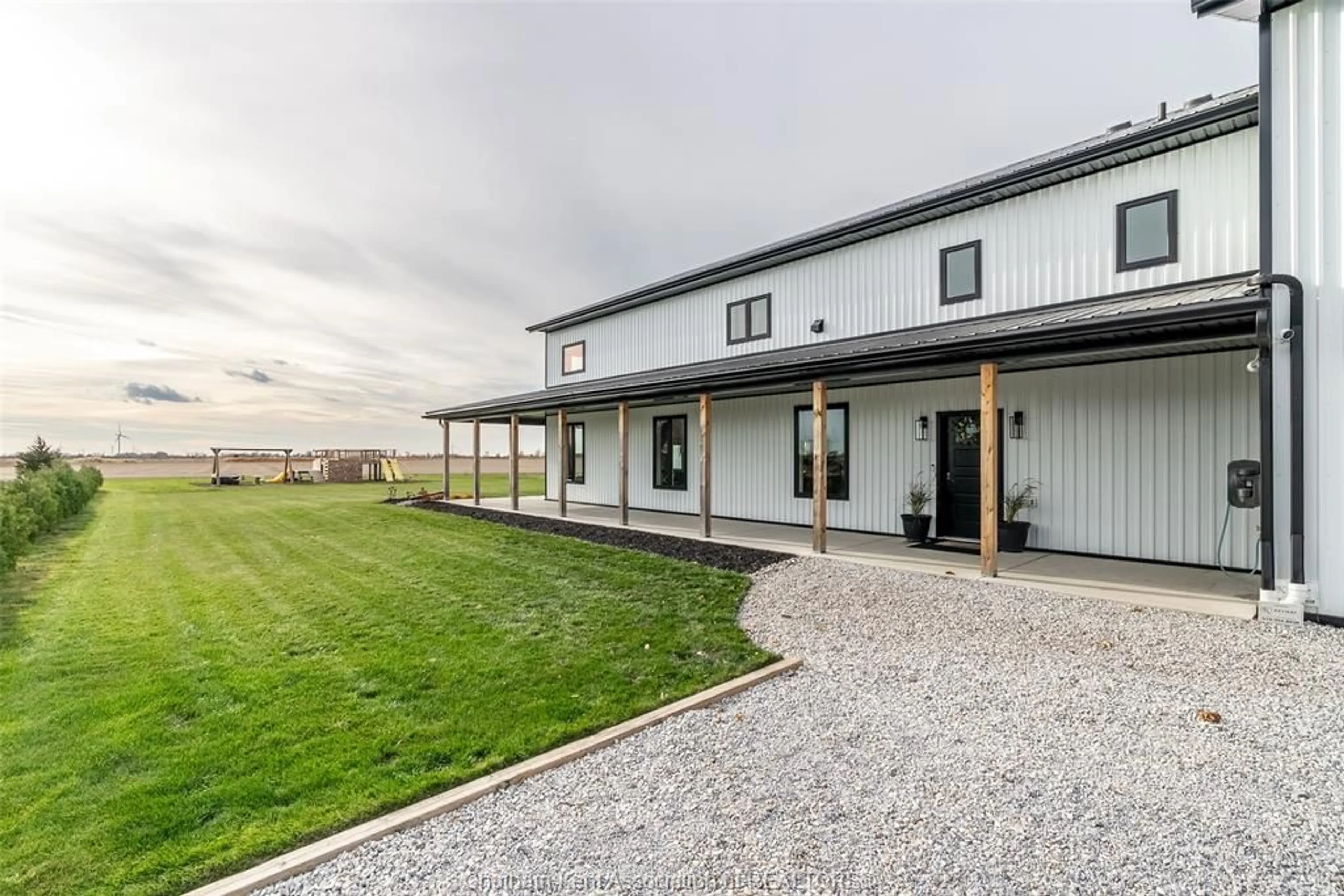 Unknown for 221 Erie St, Merlin Ontario N0P 1W0