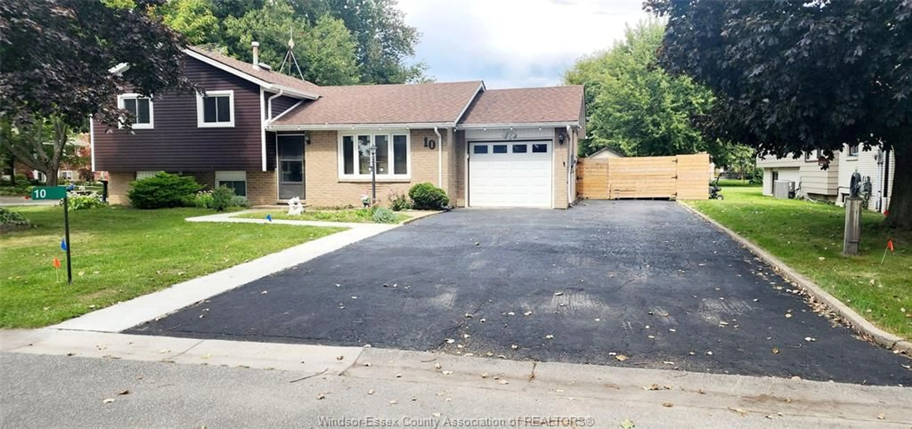 Home with vinyl exterior material, street for 10 DURANGO, Amherstburg Ontario N0R 1G0