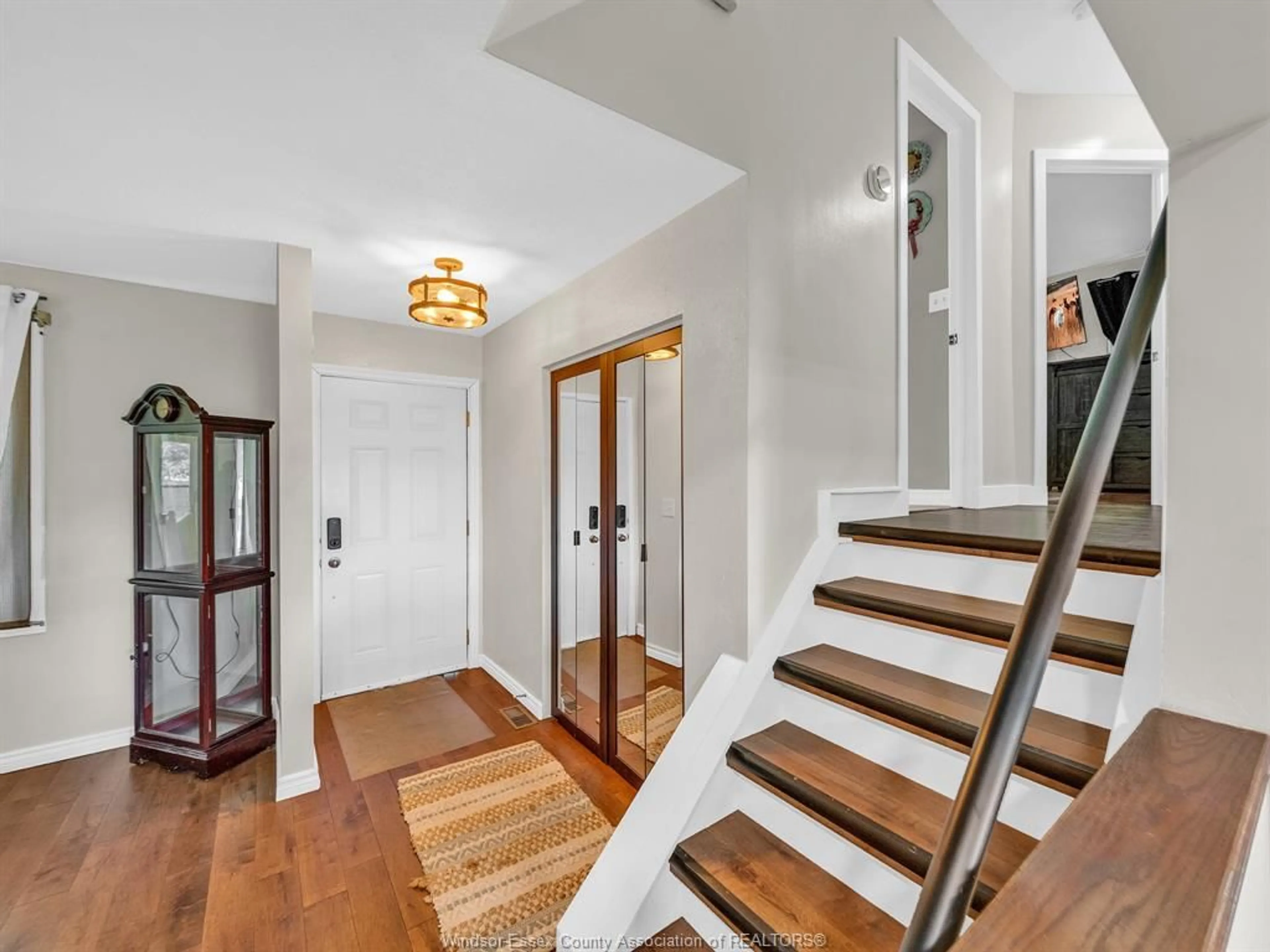 Indoor entryway for 10 DURANGO, Amherstburg Ontario N0R 1G0