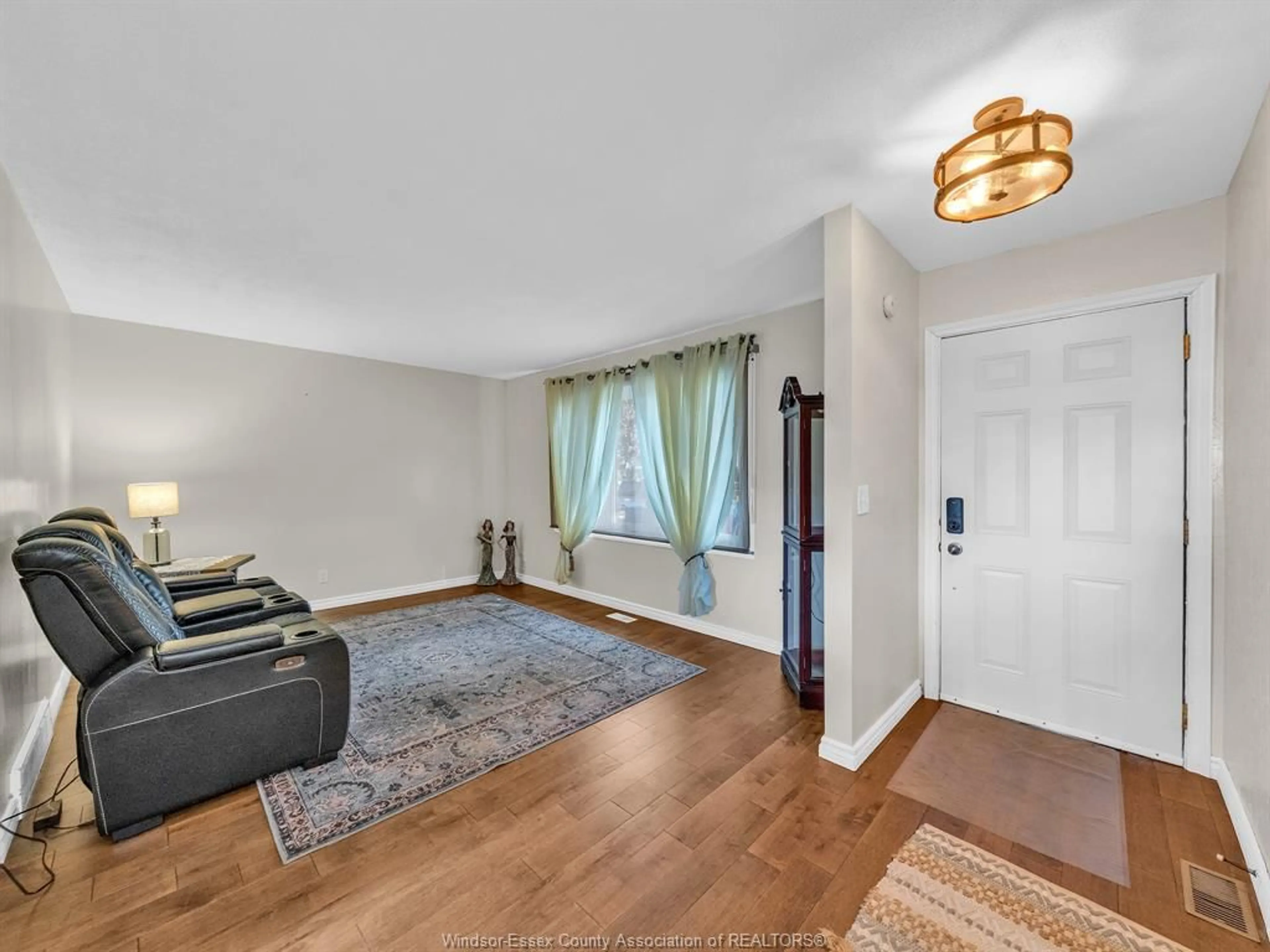 Living room with furniture, unknown for 10 DURANGO, Amherstburg Ontario N0R 1G0