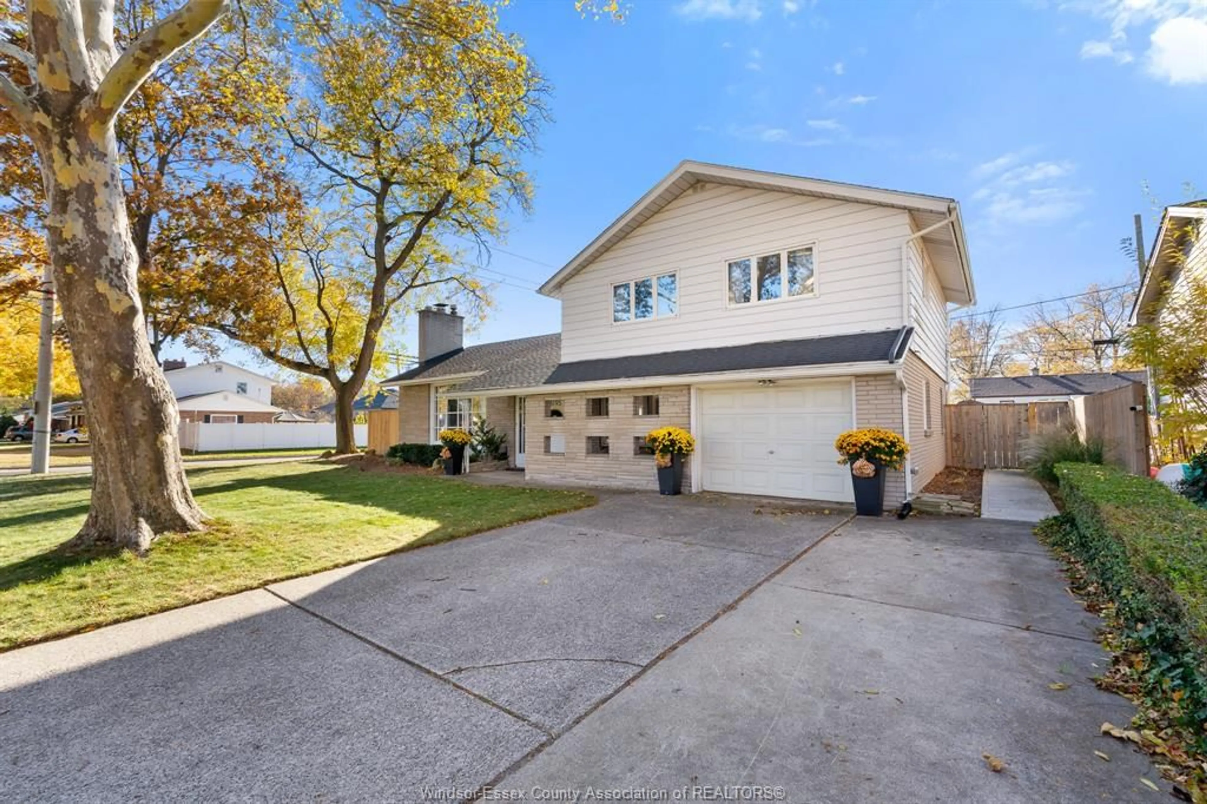 Unknown for 3195 Askin, Windsor Ontario N9E 3J4