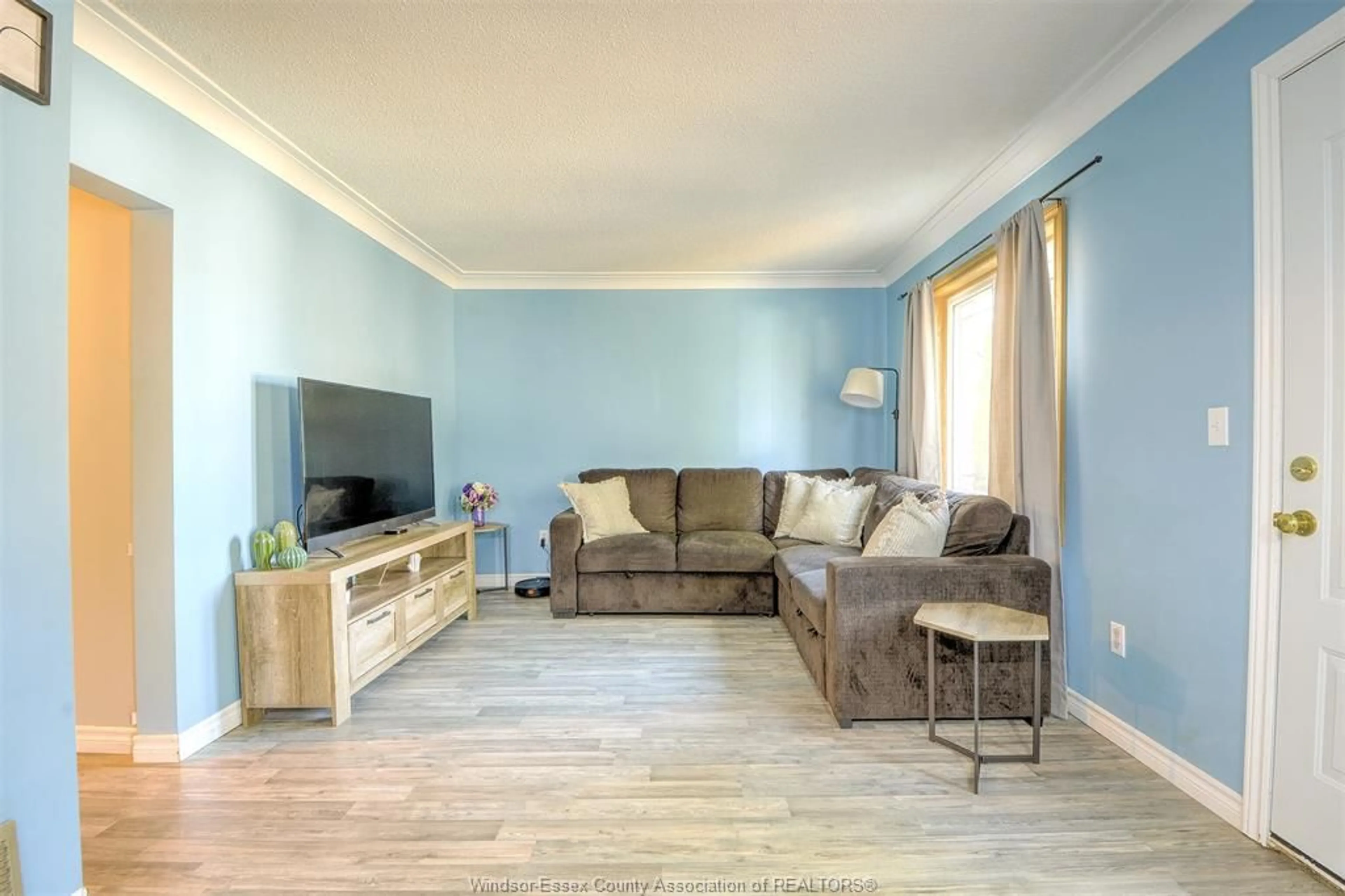 Living room with furniture, wood/laminate floor for 130 St James, Essex Ontario N8M 1E8