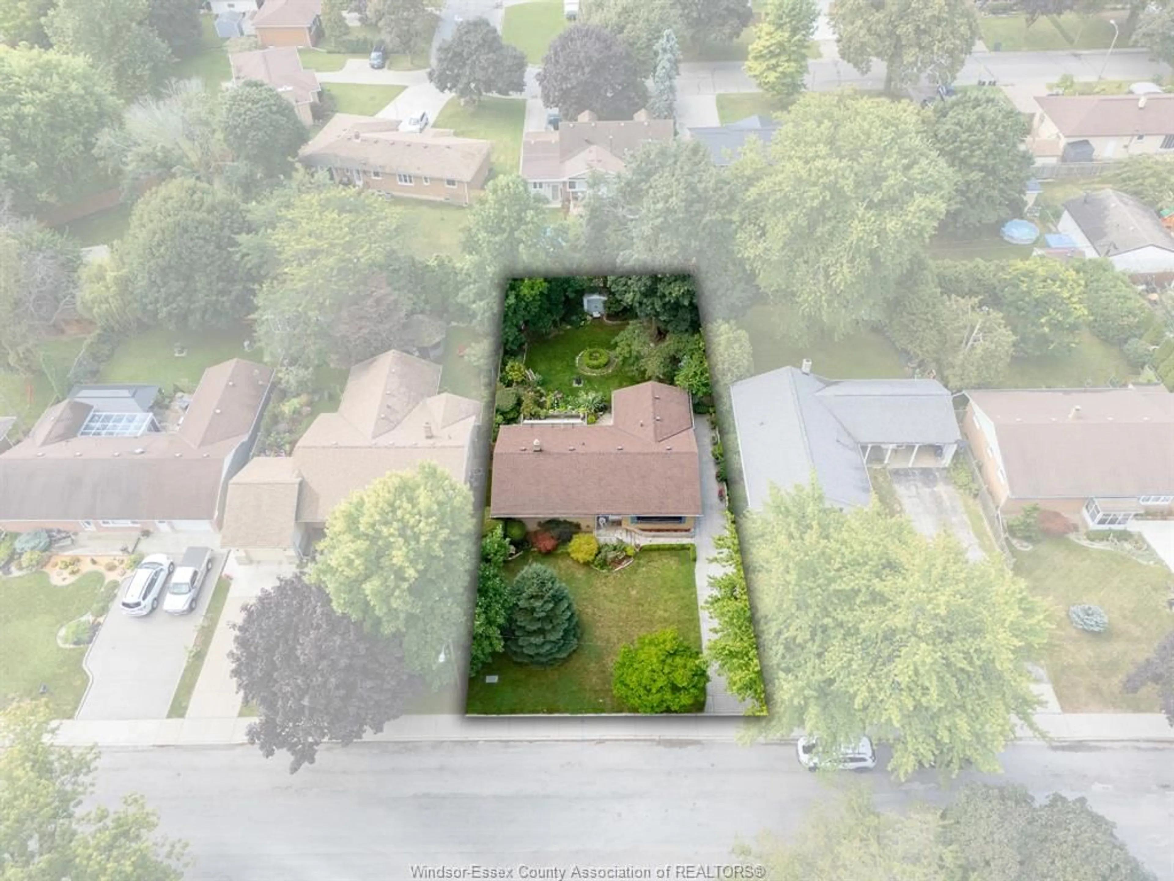 A pic from outside/outdoor area/front of a property/back of a property/a pic from drone, street for 10 Alderton St, Leamington Ontario N8H 2G8