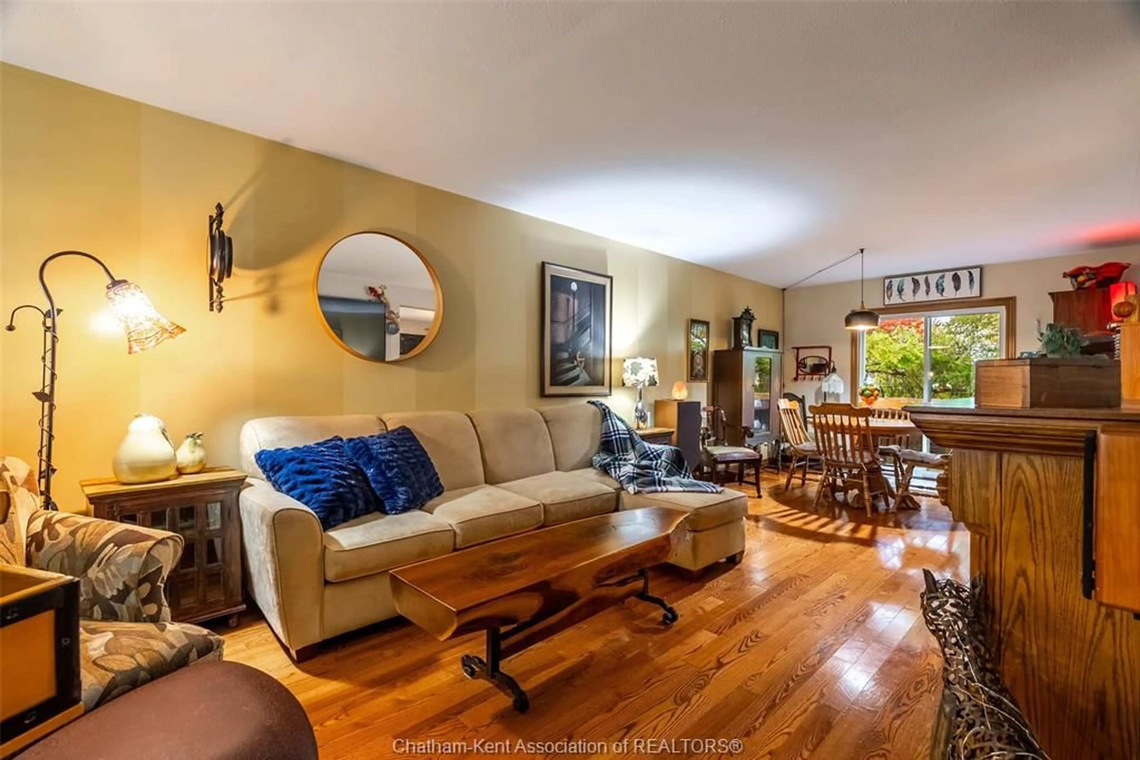 Living room with furniture, wood/laminate floor for 112 Goldpark Rd, Chatham Ontario N7L 4Y1