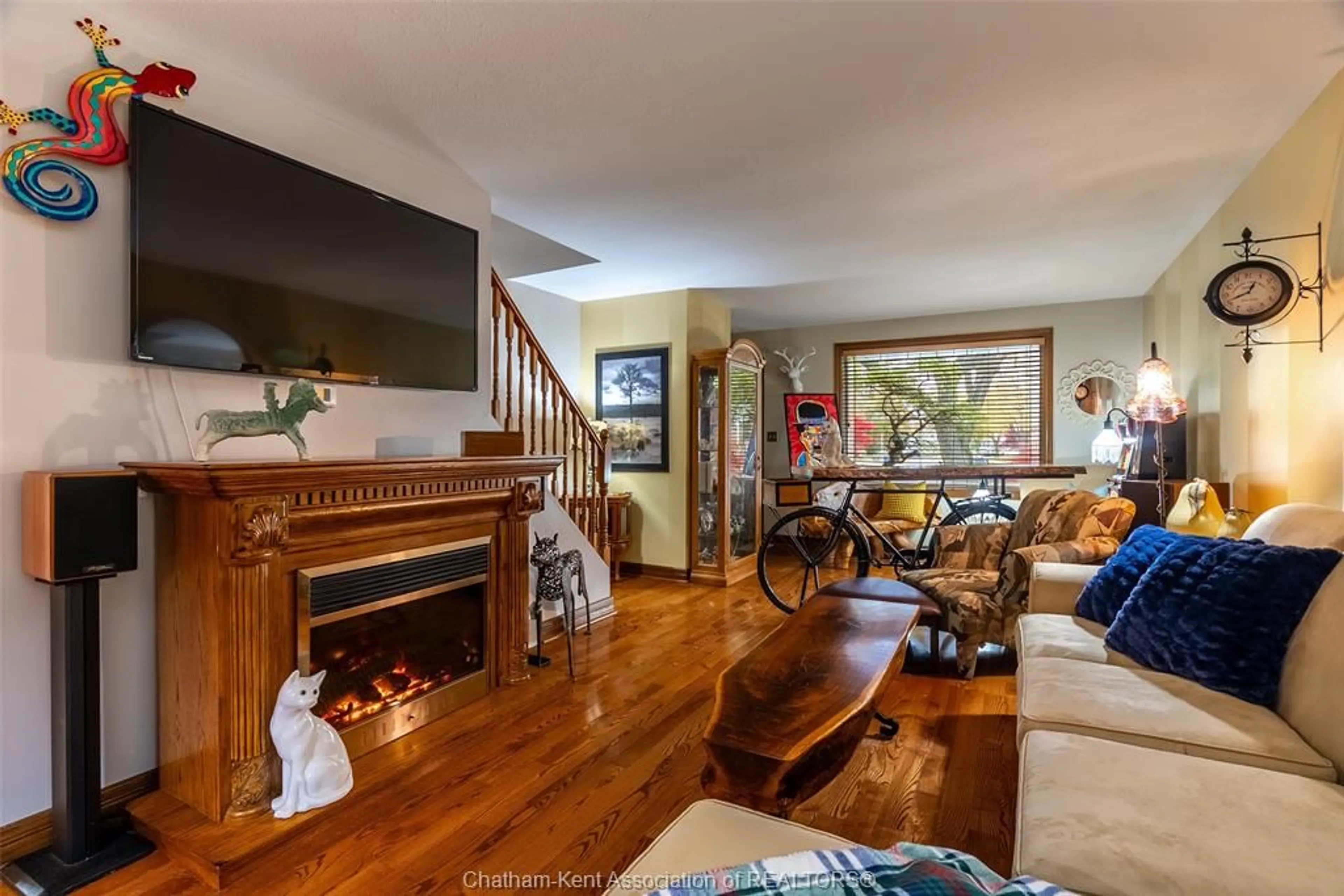 Living room with furniture, wood/laminate floor for 112 Goldpark Rd, Chatham Ontario N7L 4Y1