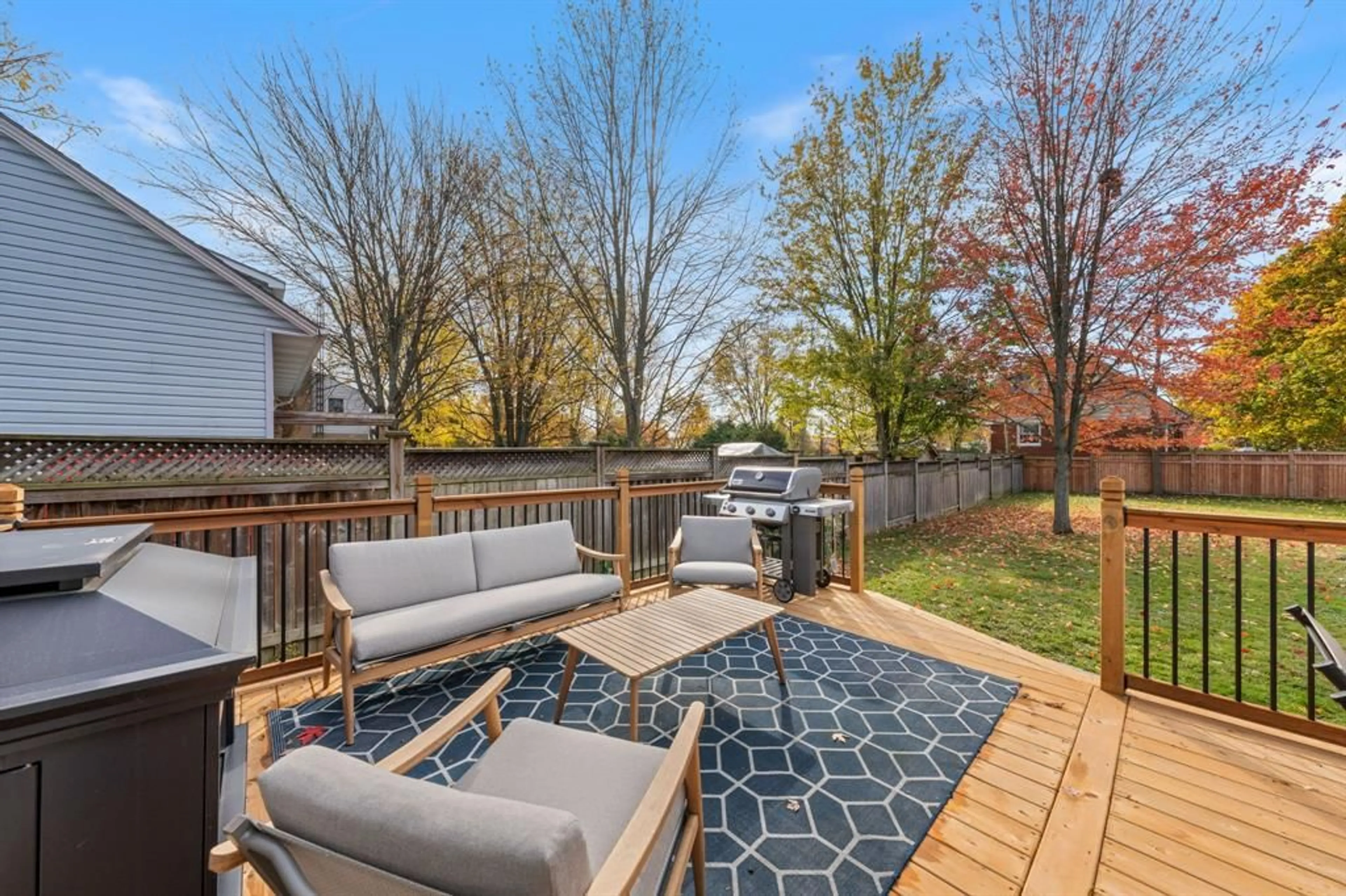 Patio, street for 4109 Glenview Ave, Petrolia Ontario N0N 1R0