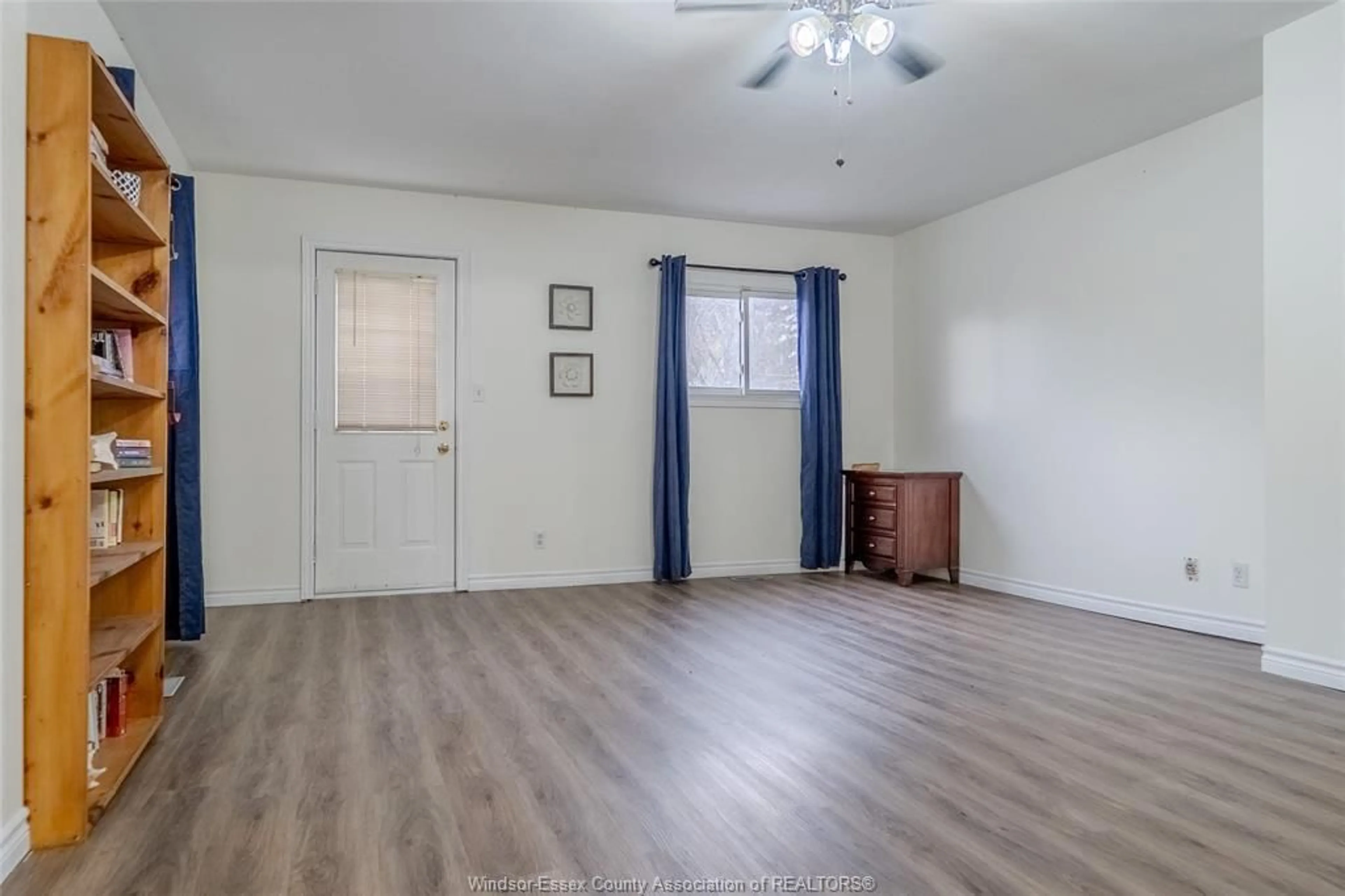 A pic of a room for 2706 Front Rd, LaSalle Ontario N9J 2N5