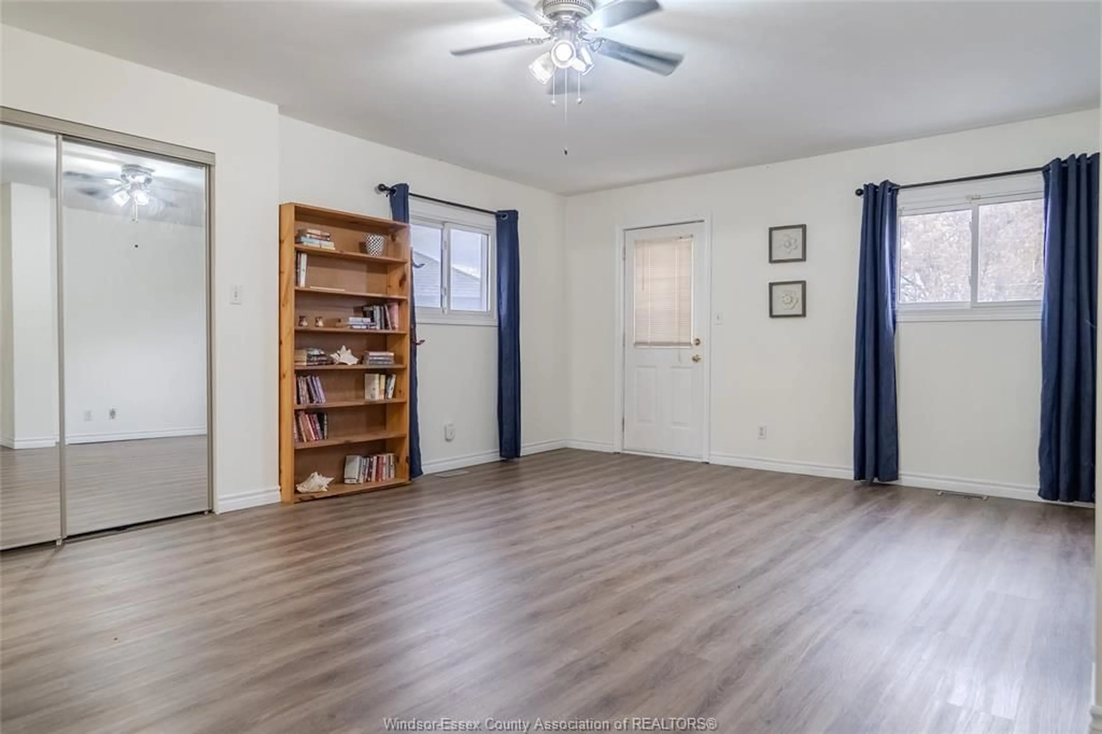 A pic of a room for 2706 Front Rd, LaSalle Ontario N9J 2N5