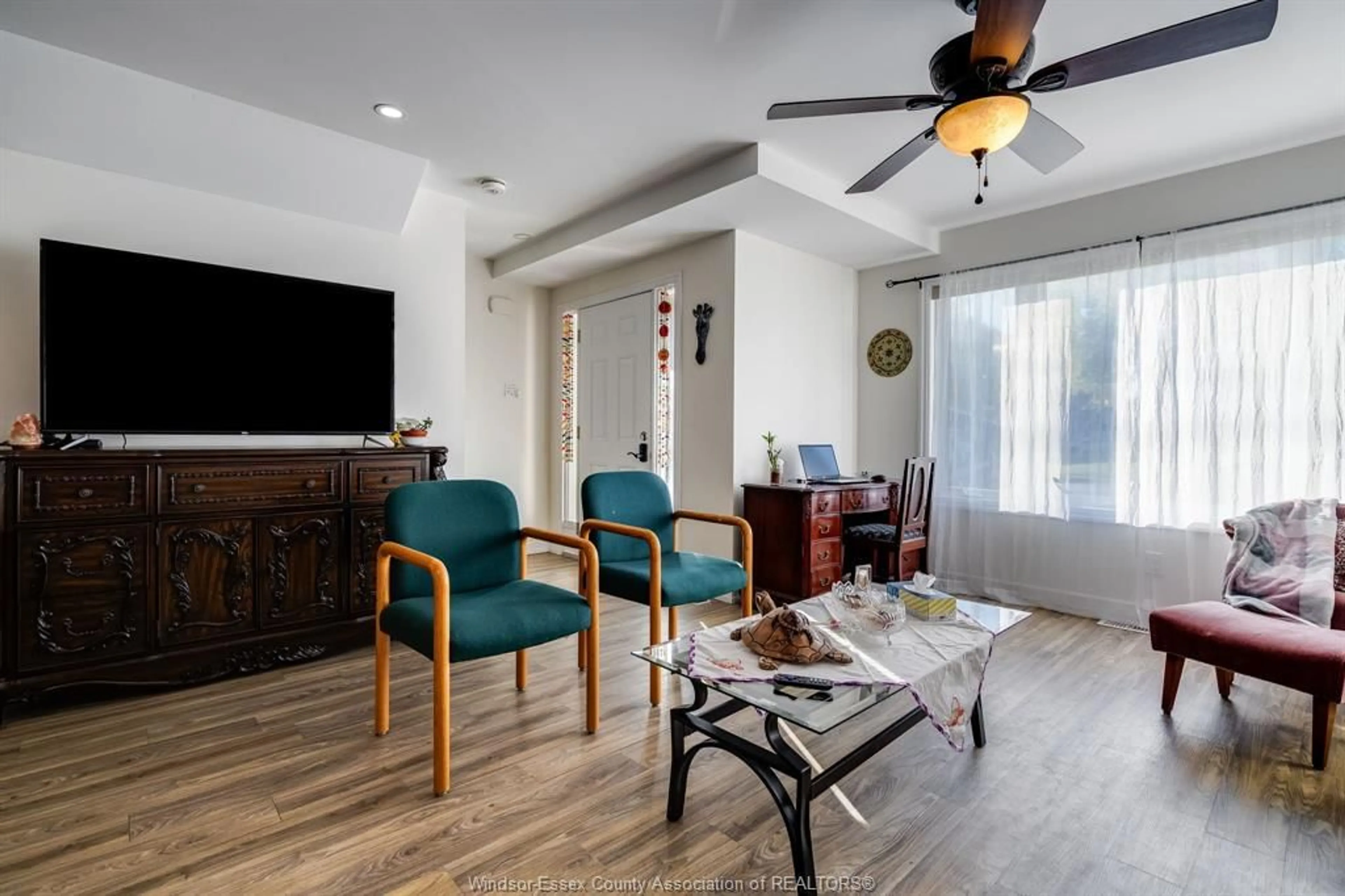 Living room with furniture, unknown for 89 OAK St, Leamington Ontario N9H 2C7