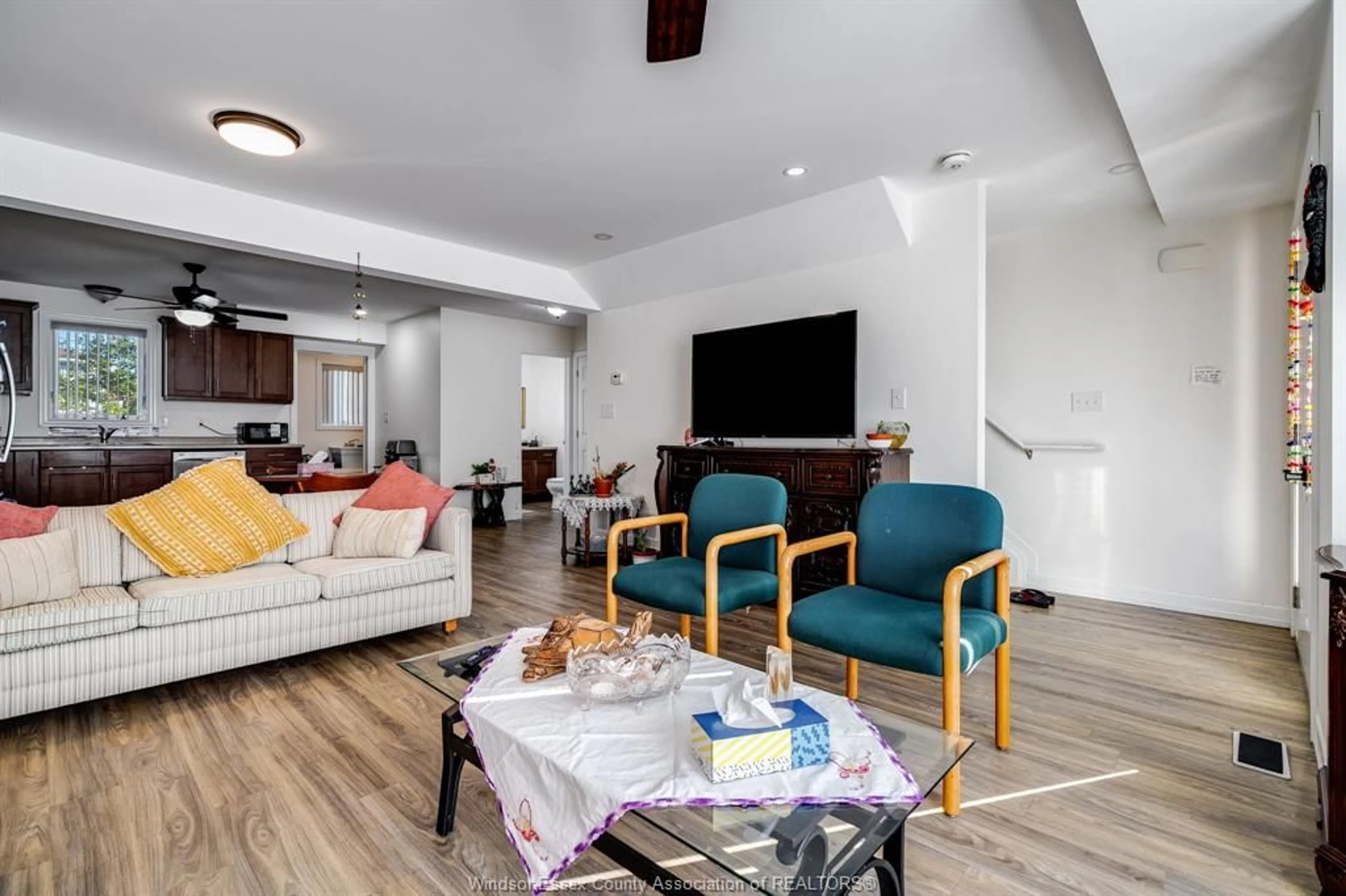 Living room with furniture, unknown for 89 OAK St, Leamington Ontario N9H 2C7