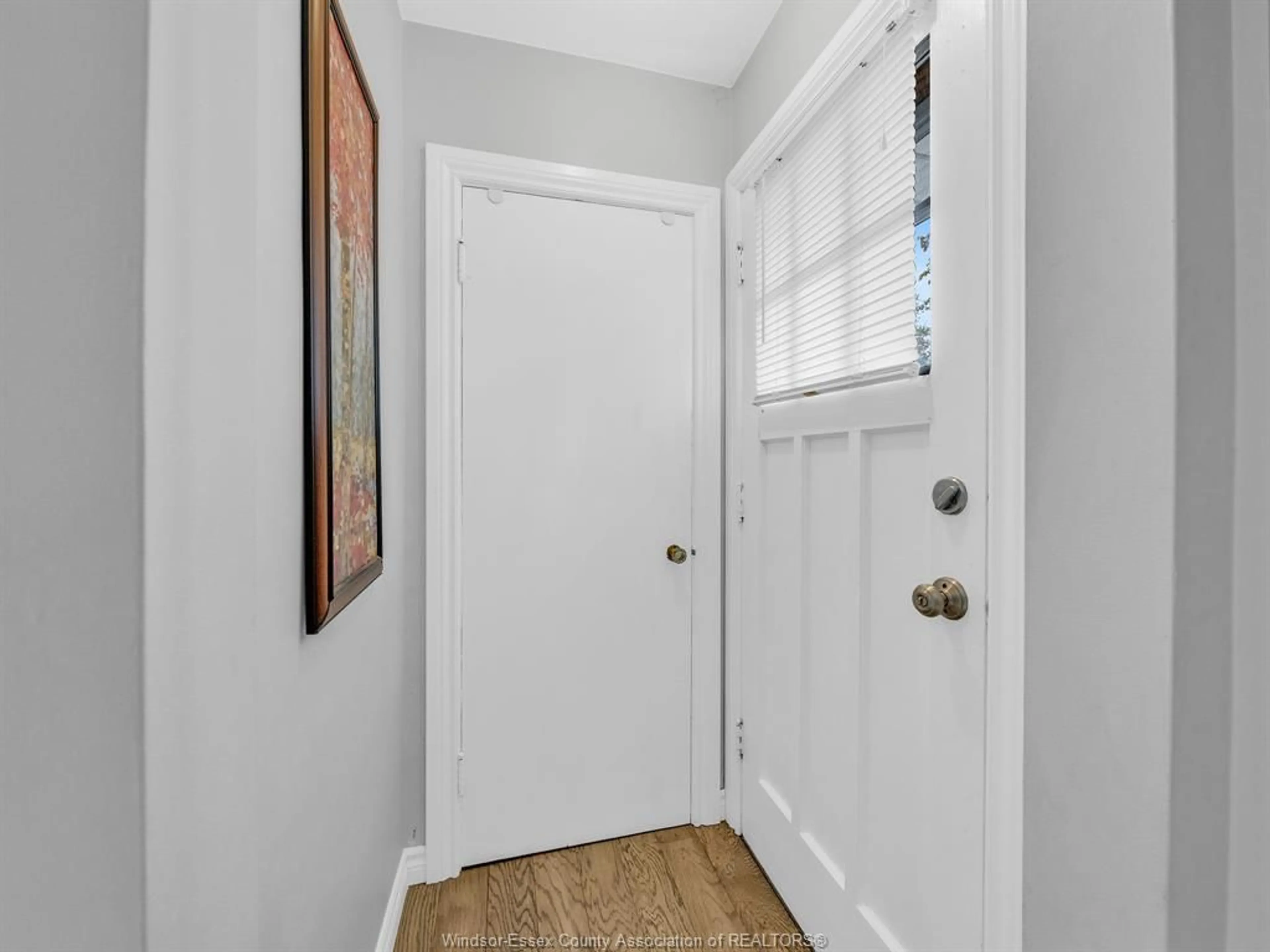 Indoor entryway for 994 HOMEDALE Blvd, Windsor Ontario N8S 2T2