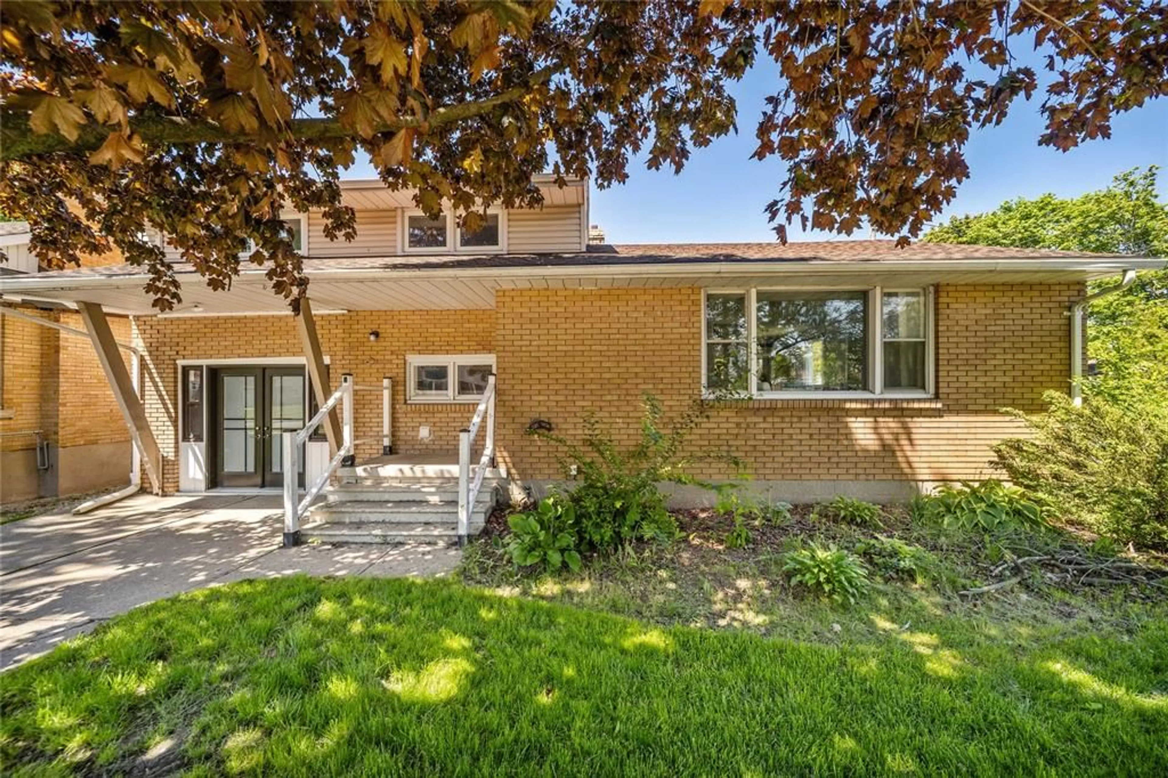 Unknown for 212 CAMERON St, St Clair Ontario N0N 1G0