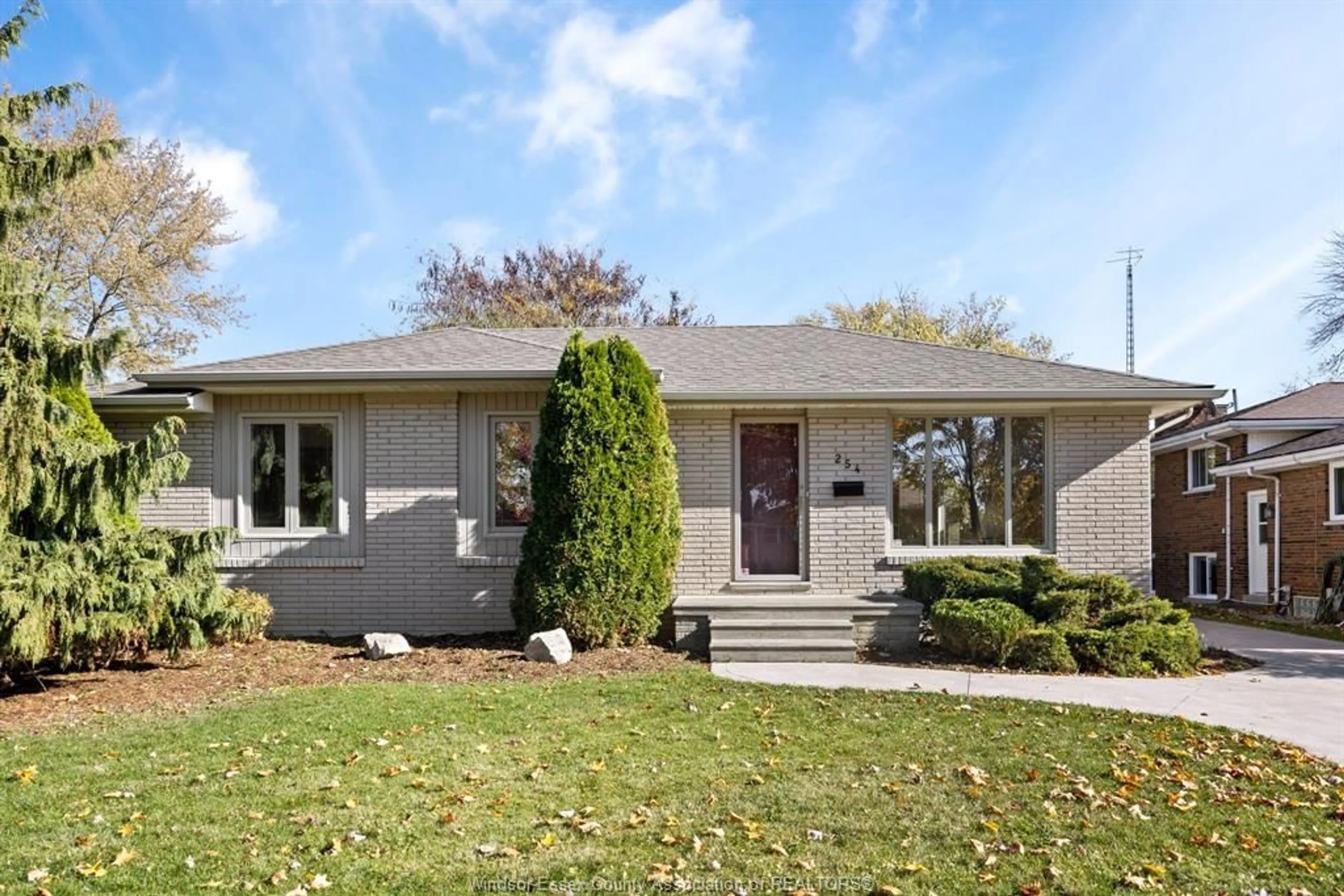 Home with vinyl exterior material, street for 254 GRACE, Tecumseh Ontario N8N 2G7