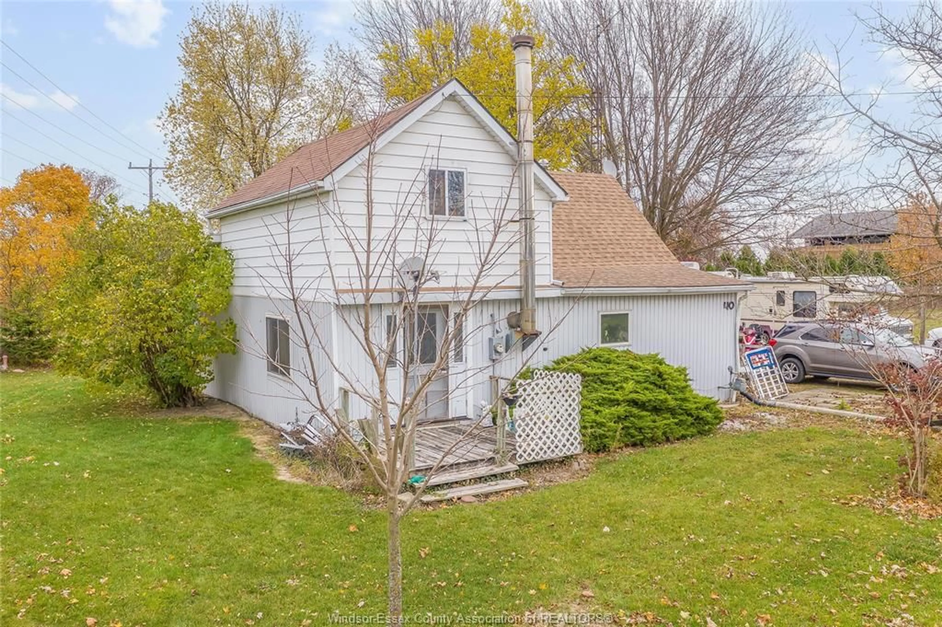 A pic from outside/outdoor area/front of a property/back of a property/a pic from drone, street for 40 ST PERE St, Tilbury Ontario N0P 2L0