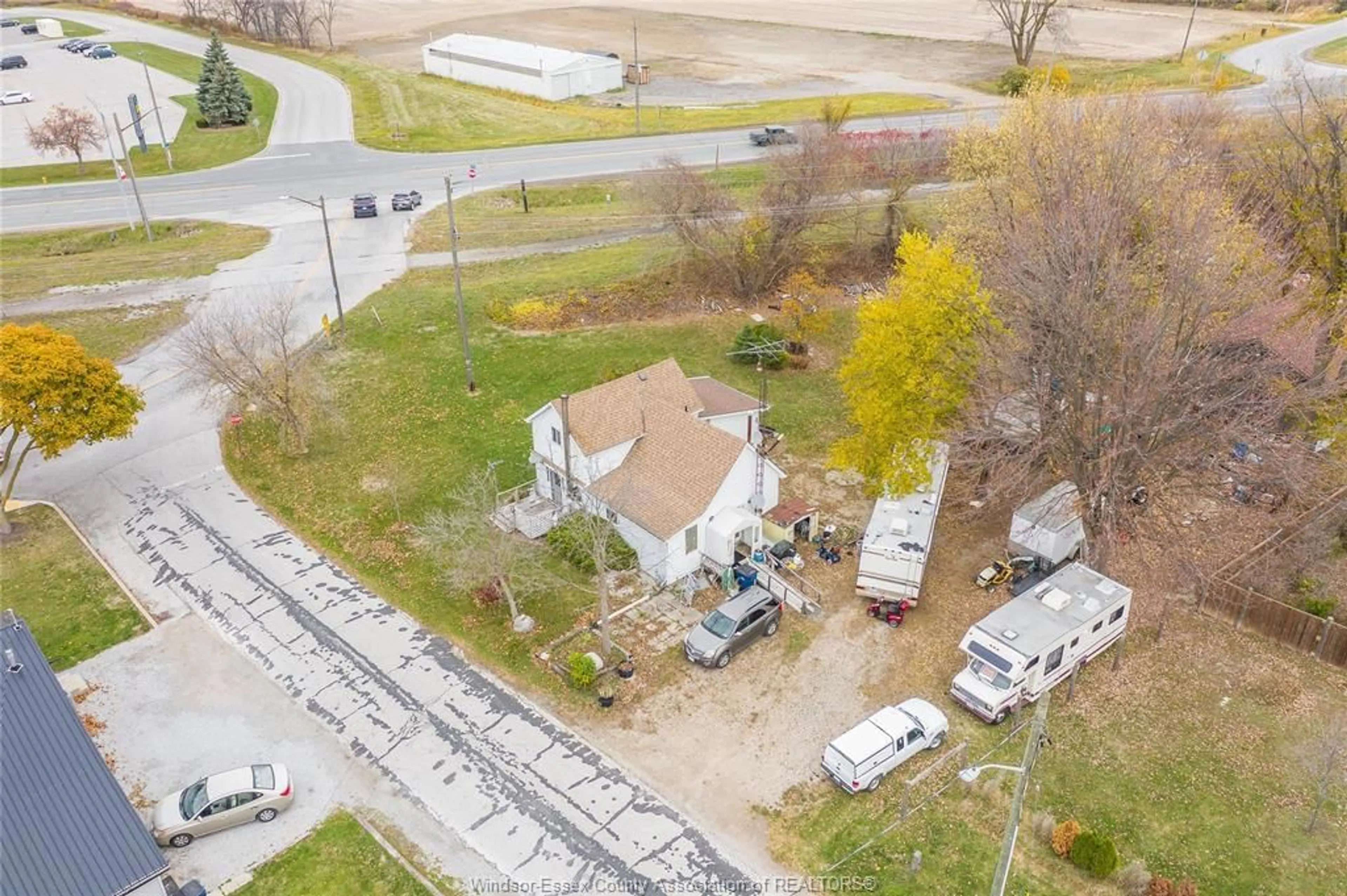 A pic from outside/outdoor area/front of a property/back of a property/a pic from drone, street for 40 ST PERE St, Tilbury Ontario N0P 2L0