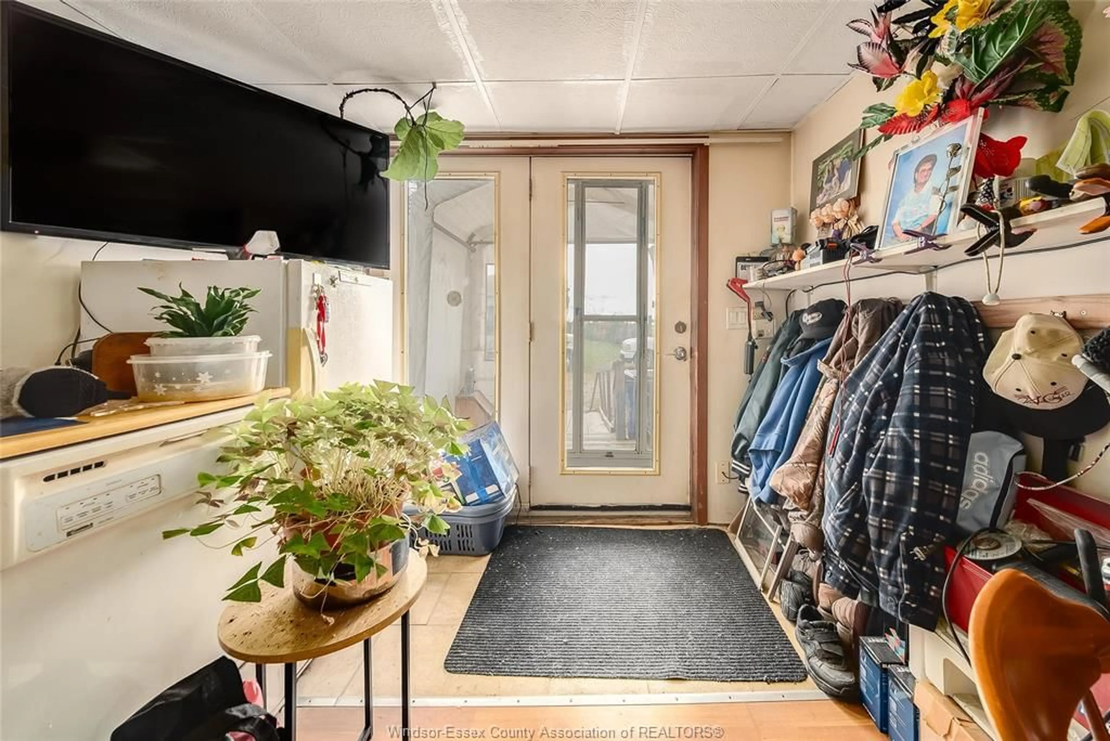 Indoor entryway for 40 ST PERE St, Tilbury Ontario N0P 2L0