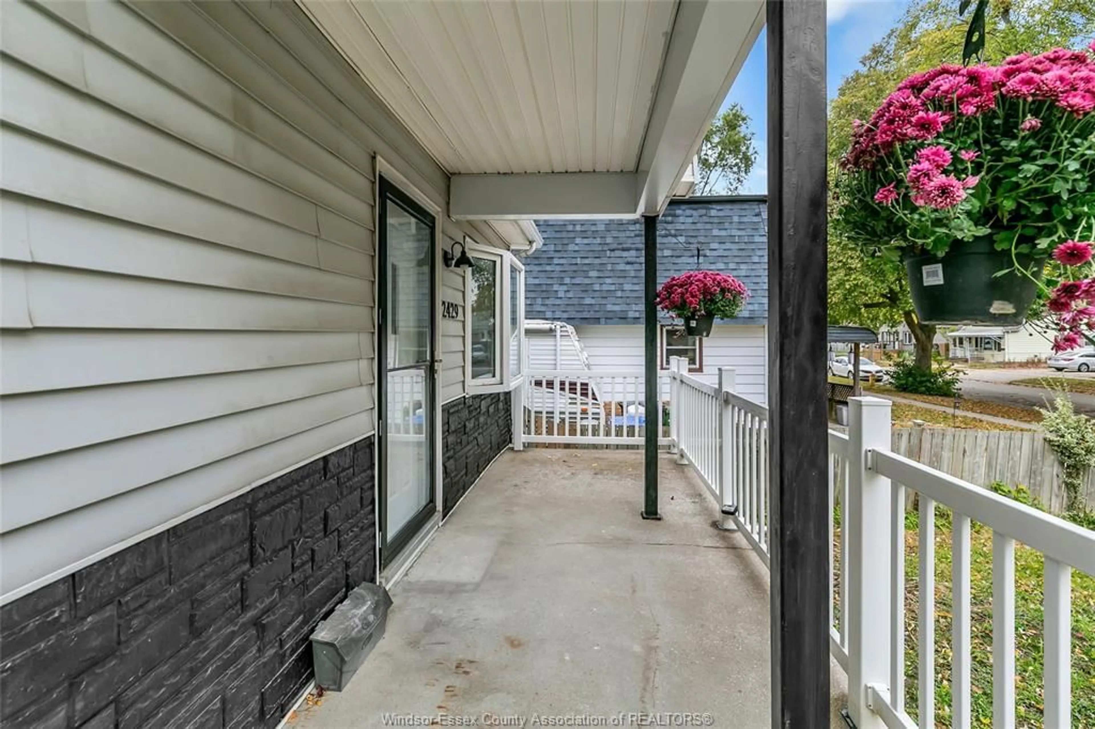 Unknown for 2429 ALEXIS, Windsor Ontario N8W 3Z4
