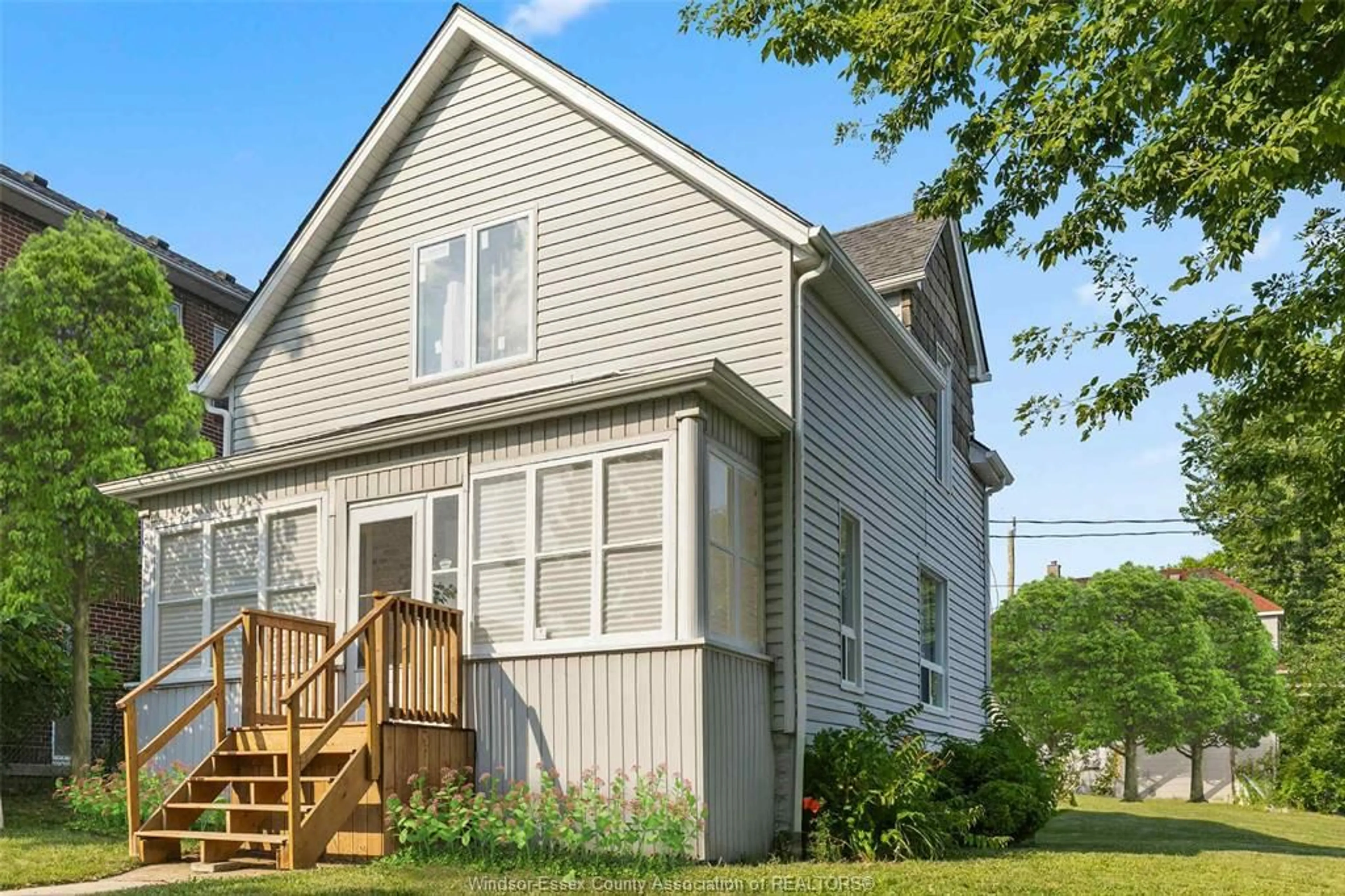 Home with vinyl exterior material, street for 488 PARENT Ave, Windsor Ontario N9A 2C1