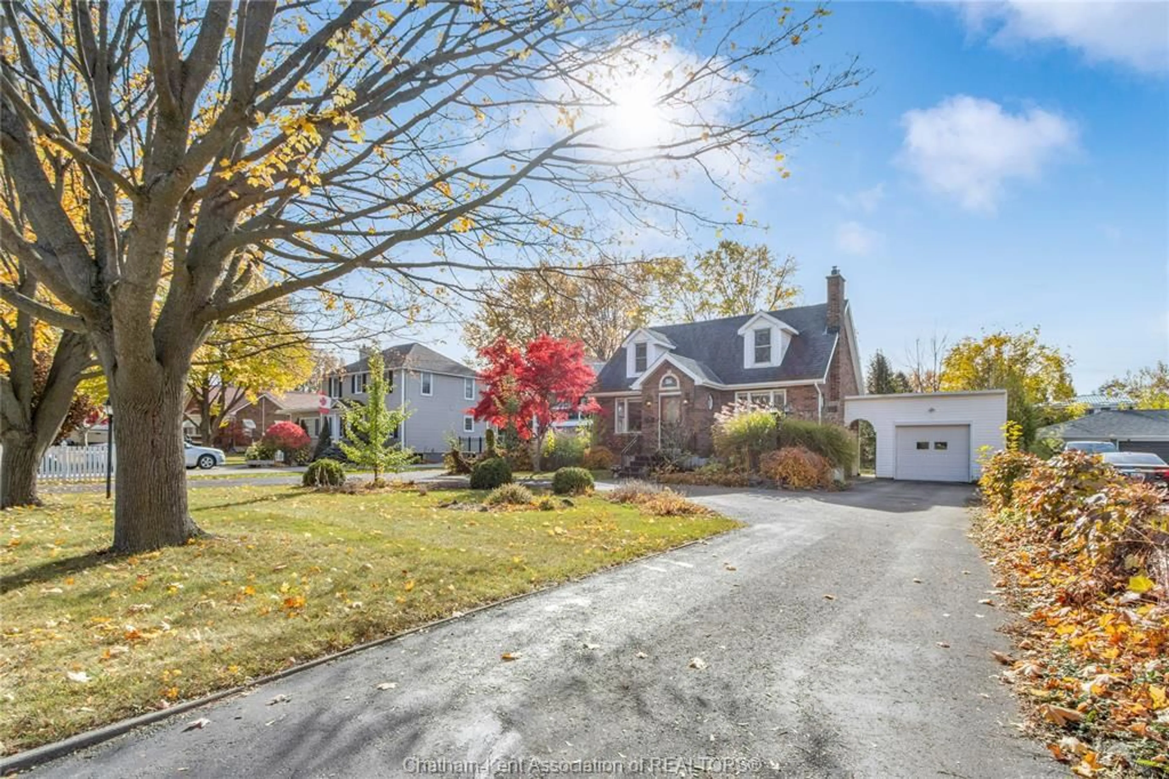 A pic from outside/outdoor area/front of a property/back of a property/a pic from drone, street for 524 LACROIX St, Chatham Ontario N7M 2X2