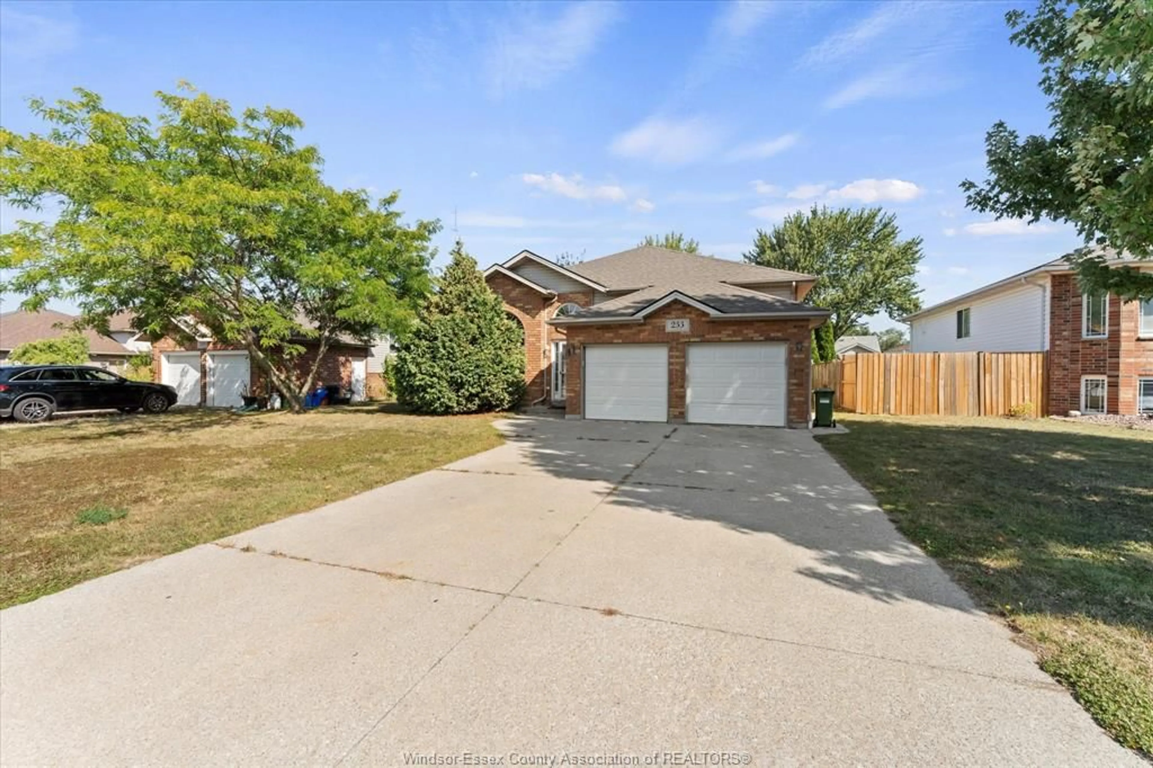 A pic from outside/outdoor area/front of a property/back of a property/a pic from drone, street for 253 FIELDS Ave, LaSalle Ontario N9J 3S3