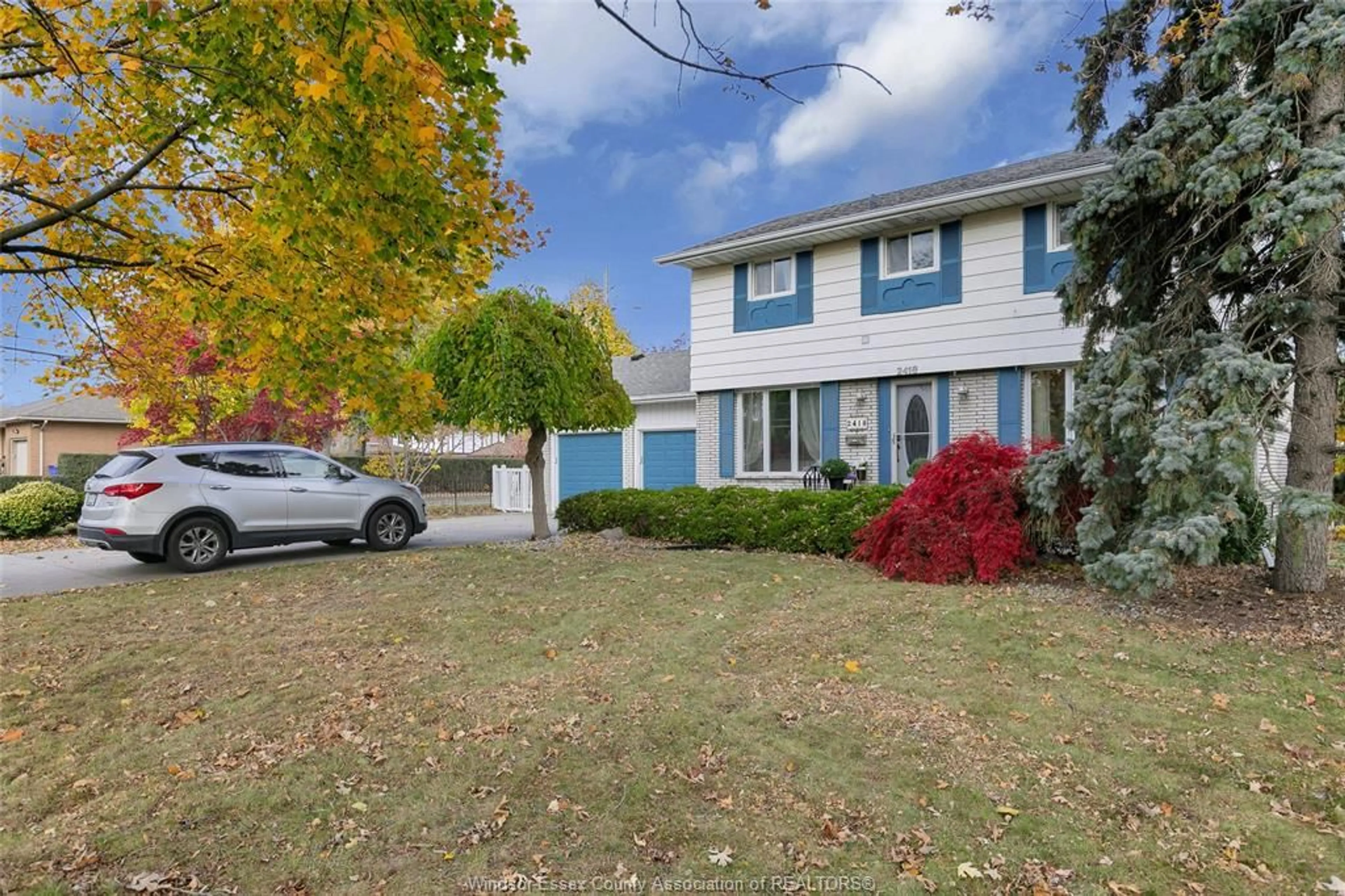 A pic from outside/outdoor area/front of a property/back of a property/a pic from drone, street for 2418 MARK Ave, Windsor Ontario N9E 2W3