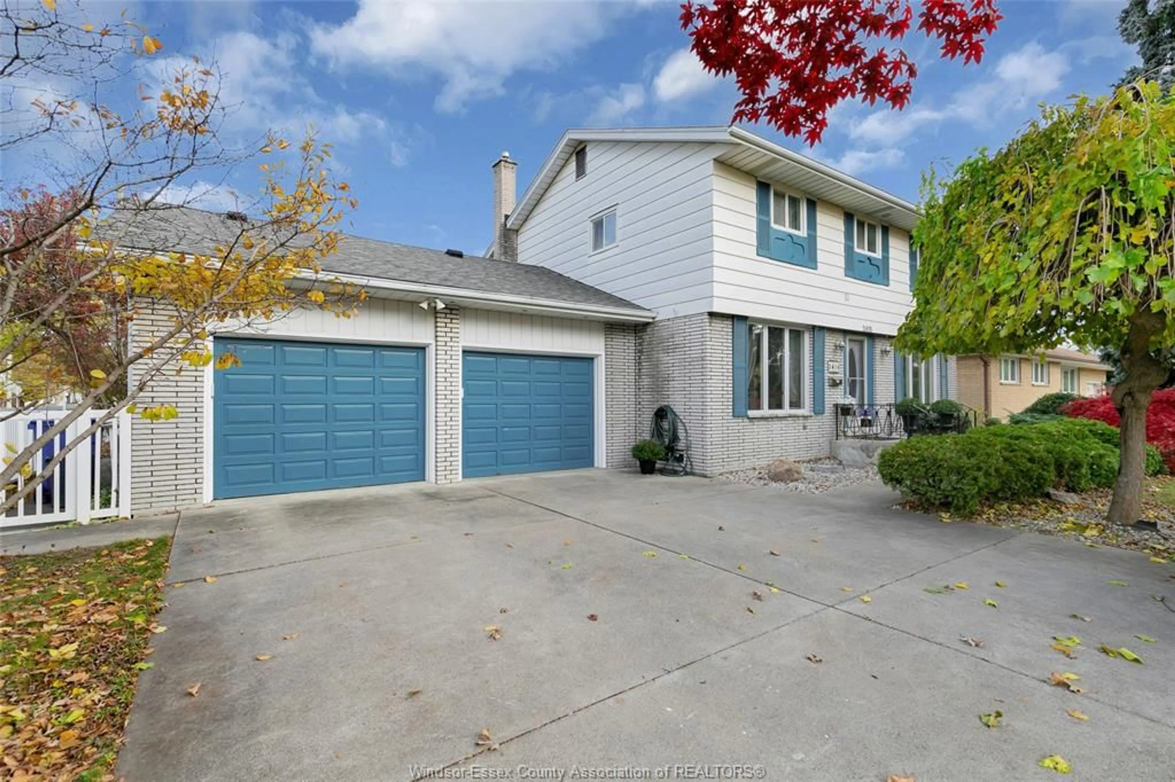 Home with vinyl exterior material, street for 2418 MARK Ave, Windsor Ontario N9E 2W3