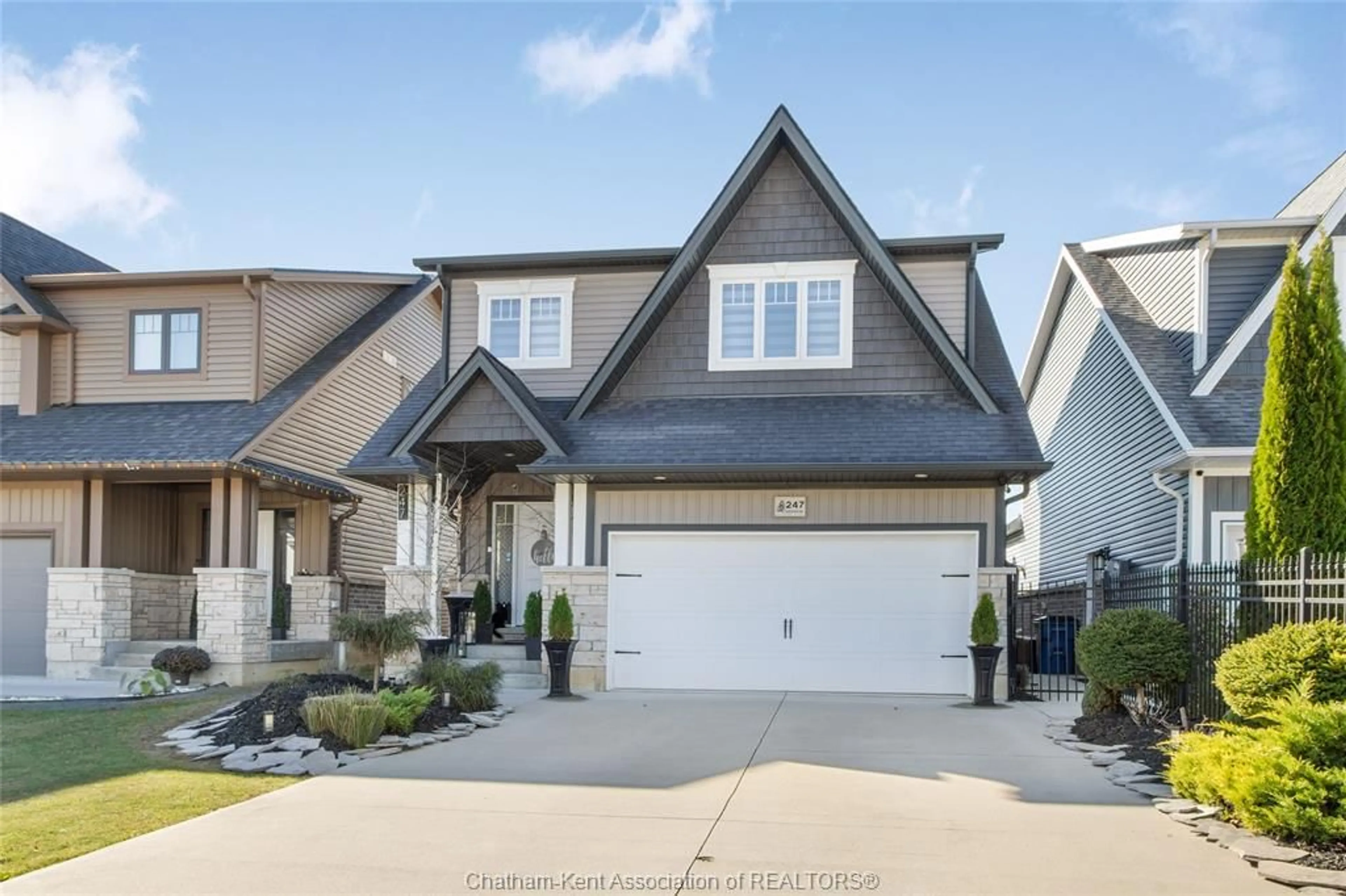 Home with vinyl exterior material, street for 247 HUDSON Dr, Chatham Ontario N7L 0A6
