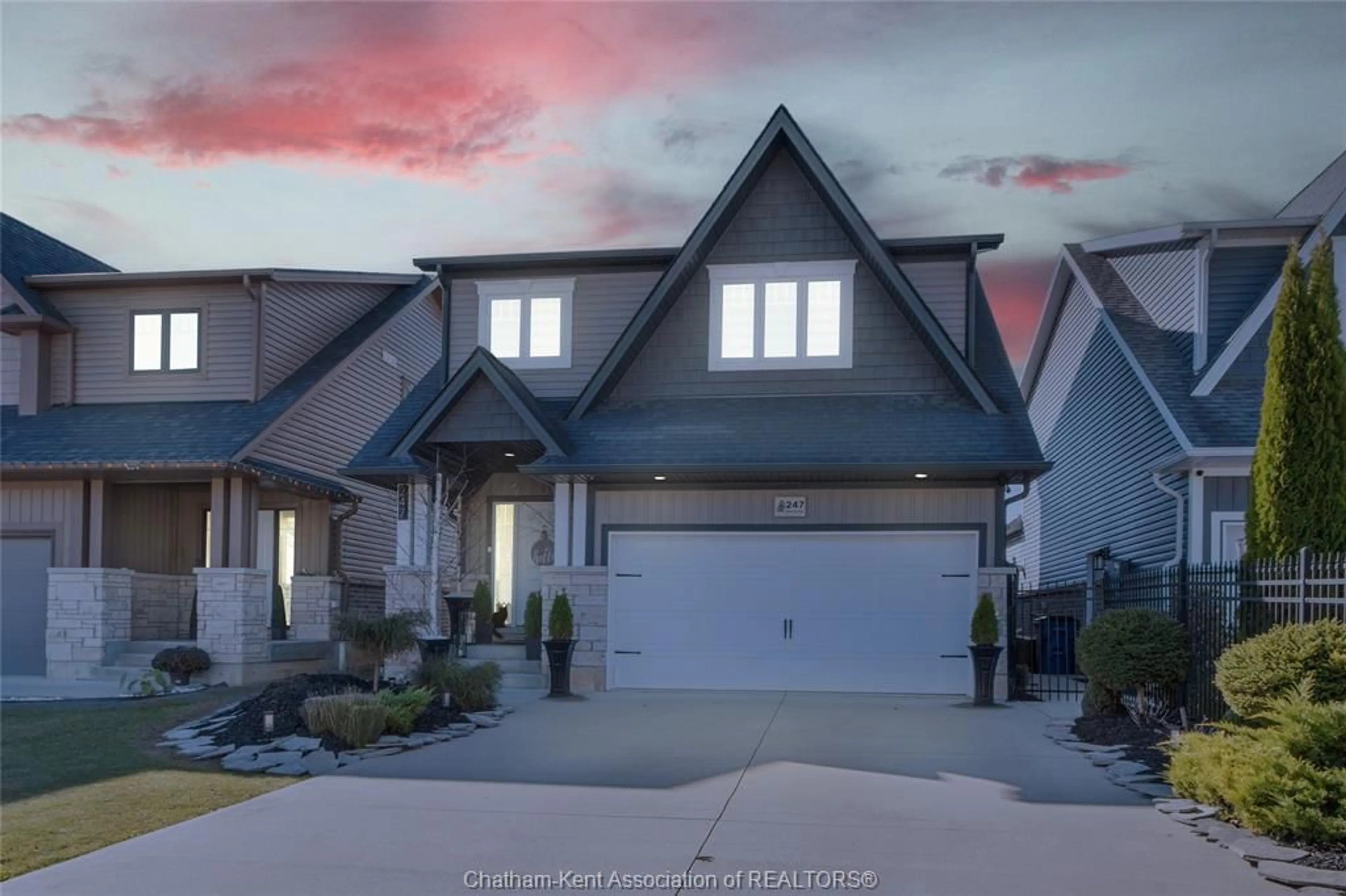 Home with vinyl exterior material, street for 247 HUDSON Dr, Chatham Ontario N7L 0A6