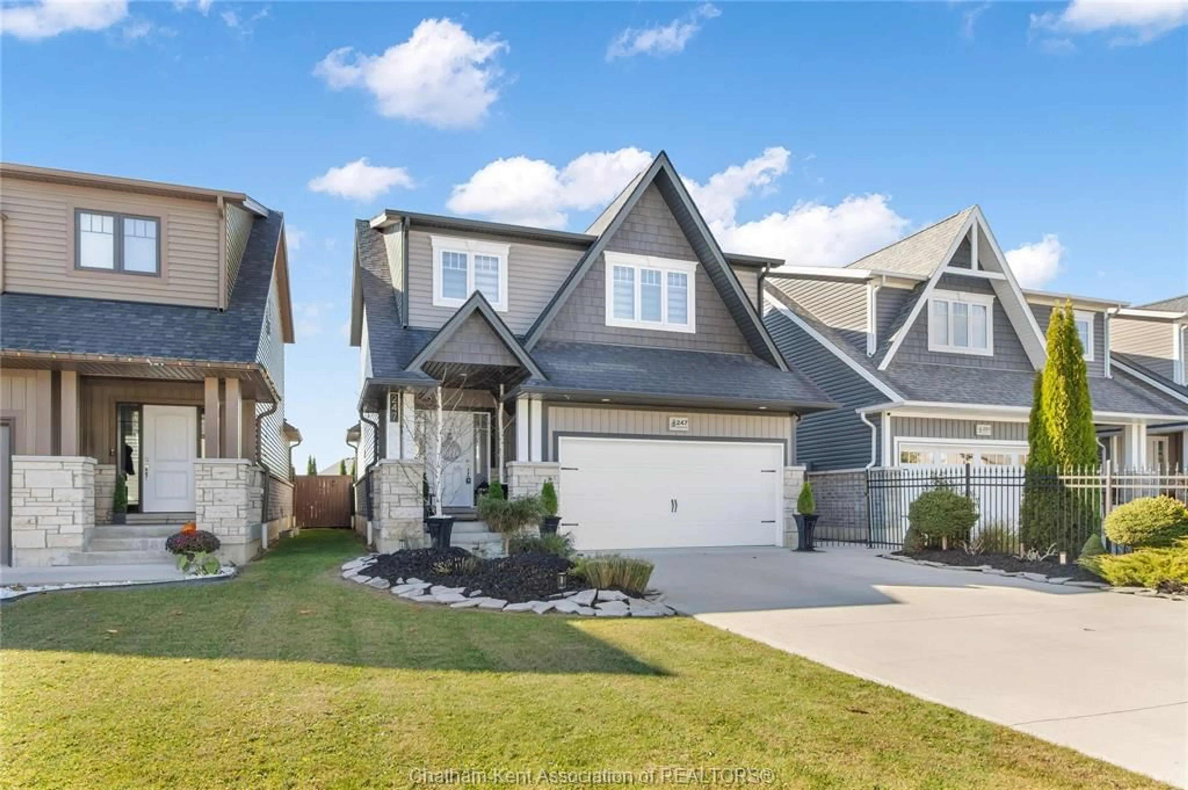 Home with vinyl exterior material, street for 247 HUDSON Dr, Chatham Ontario N7L 0A6