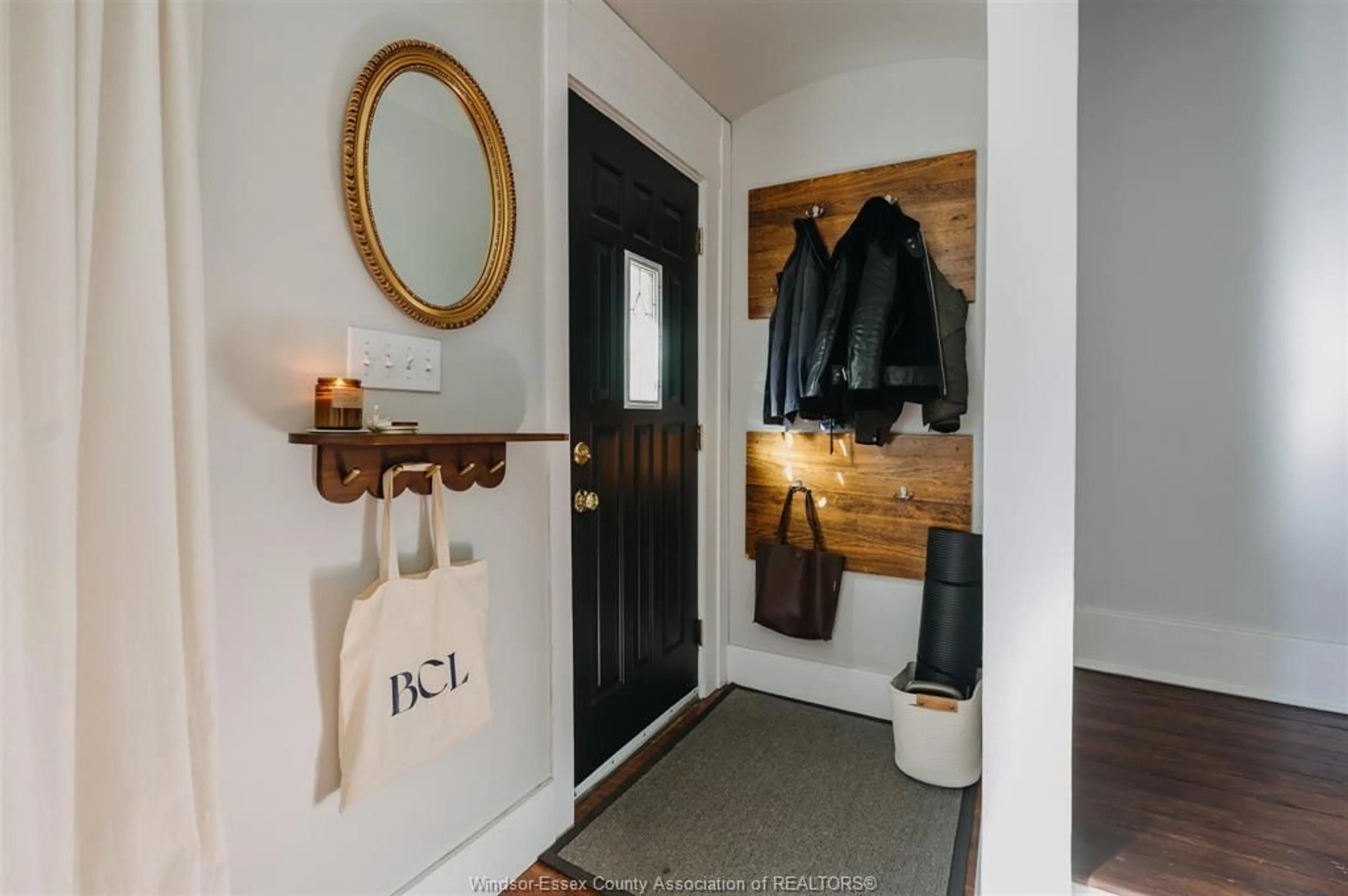 Indoor entryway for 1282 Argyle Rd, Windsor Ontario N8Y 3K4