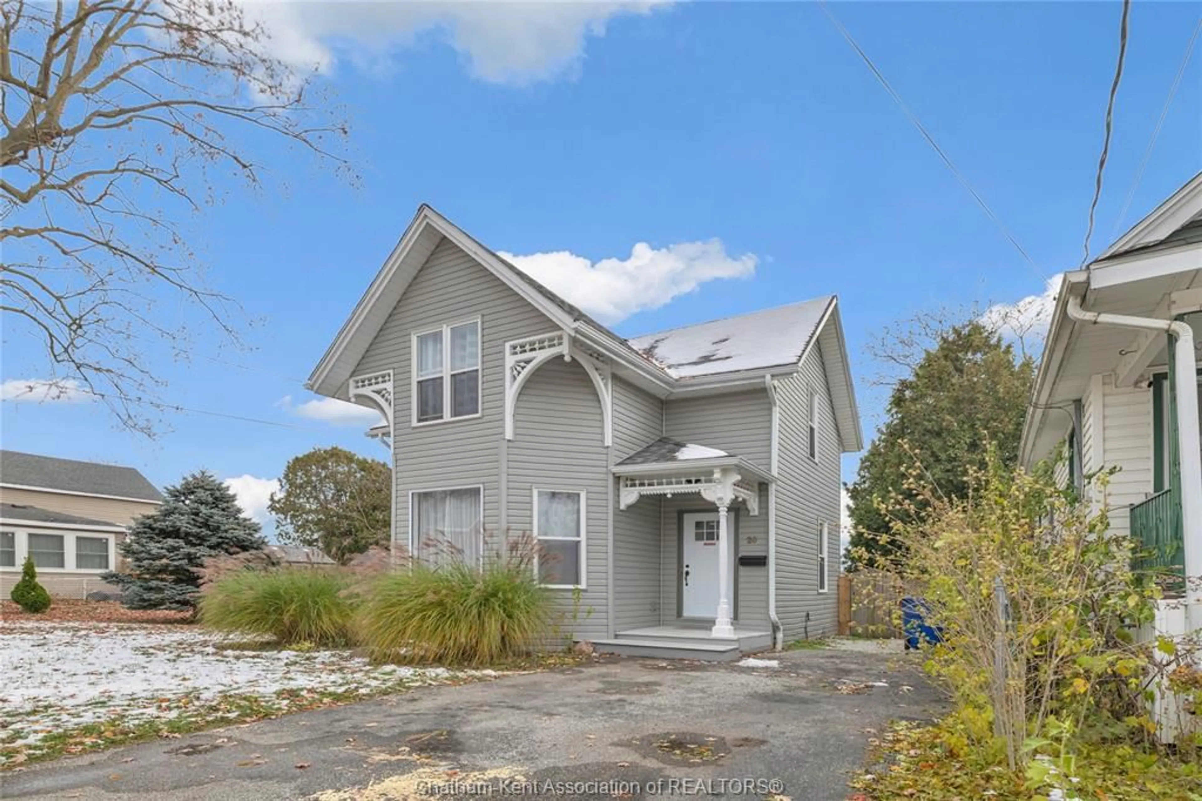 Home with vinyl exterior material, unknown for 20 Wade St, Chatham Ontario N7M 3T5