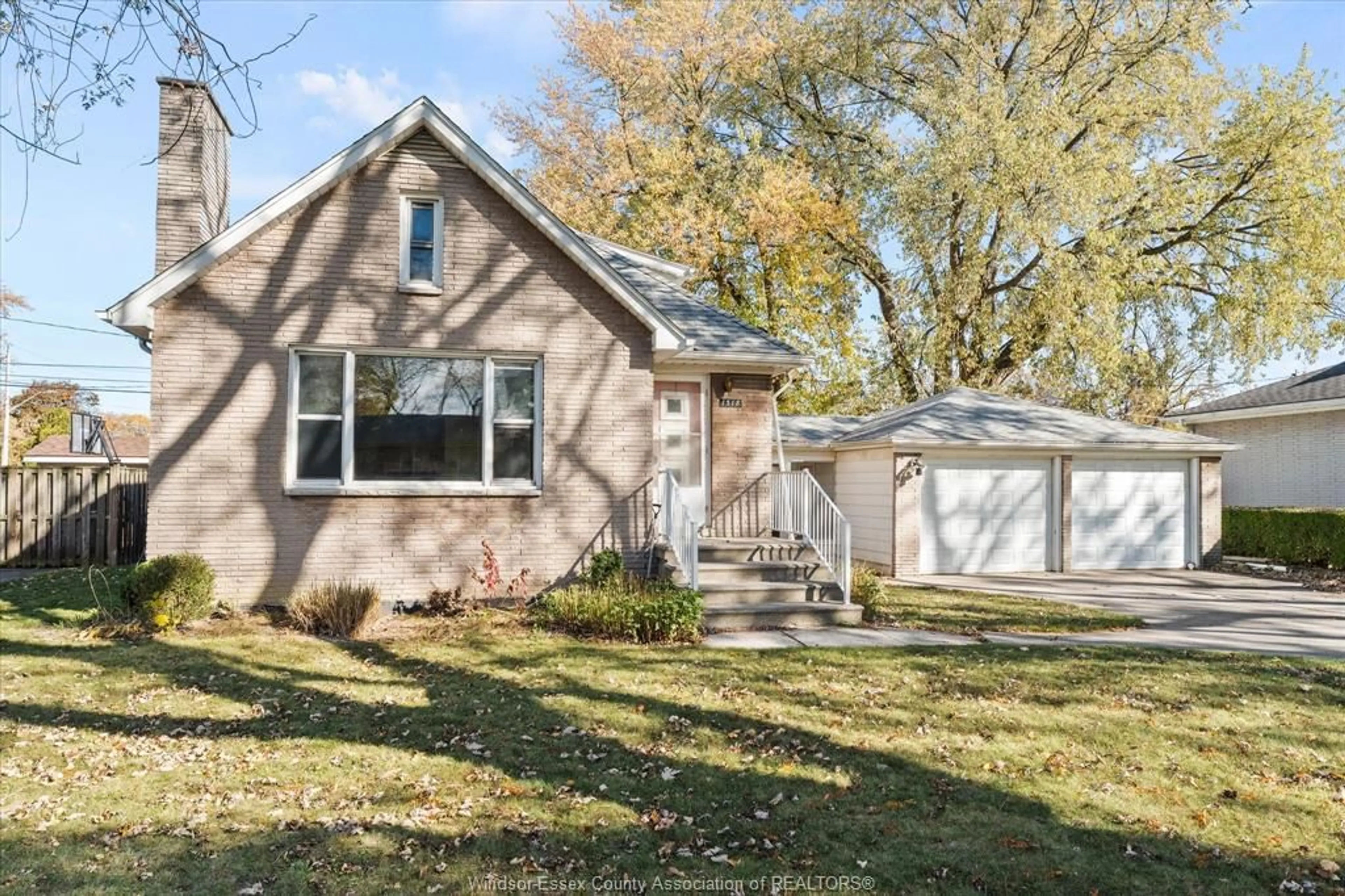 Home with vinyl exterior material, street for 1318 Virginia, Windsor Ontario N8S 2Z4