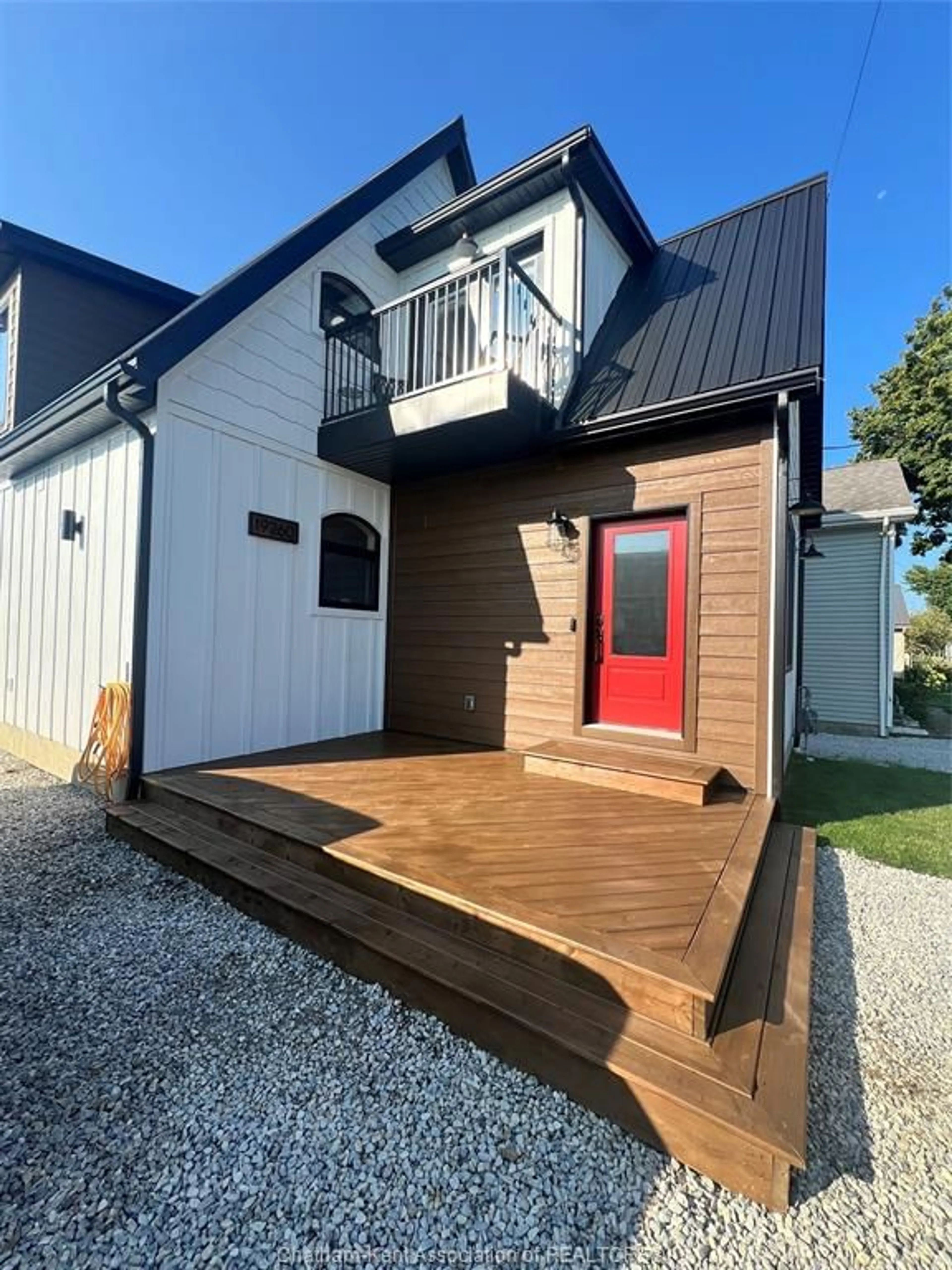 Home with vinyl exterior material, street for 19260 Lakeside Dr, Lighthouse Cove Ontario N0P 2L0