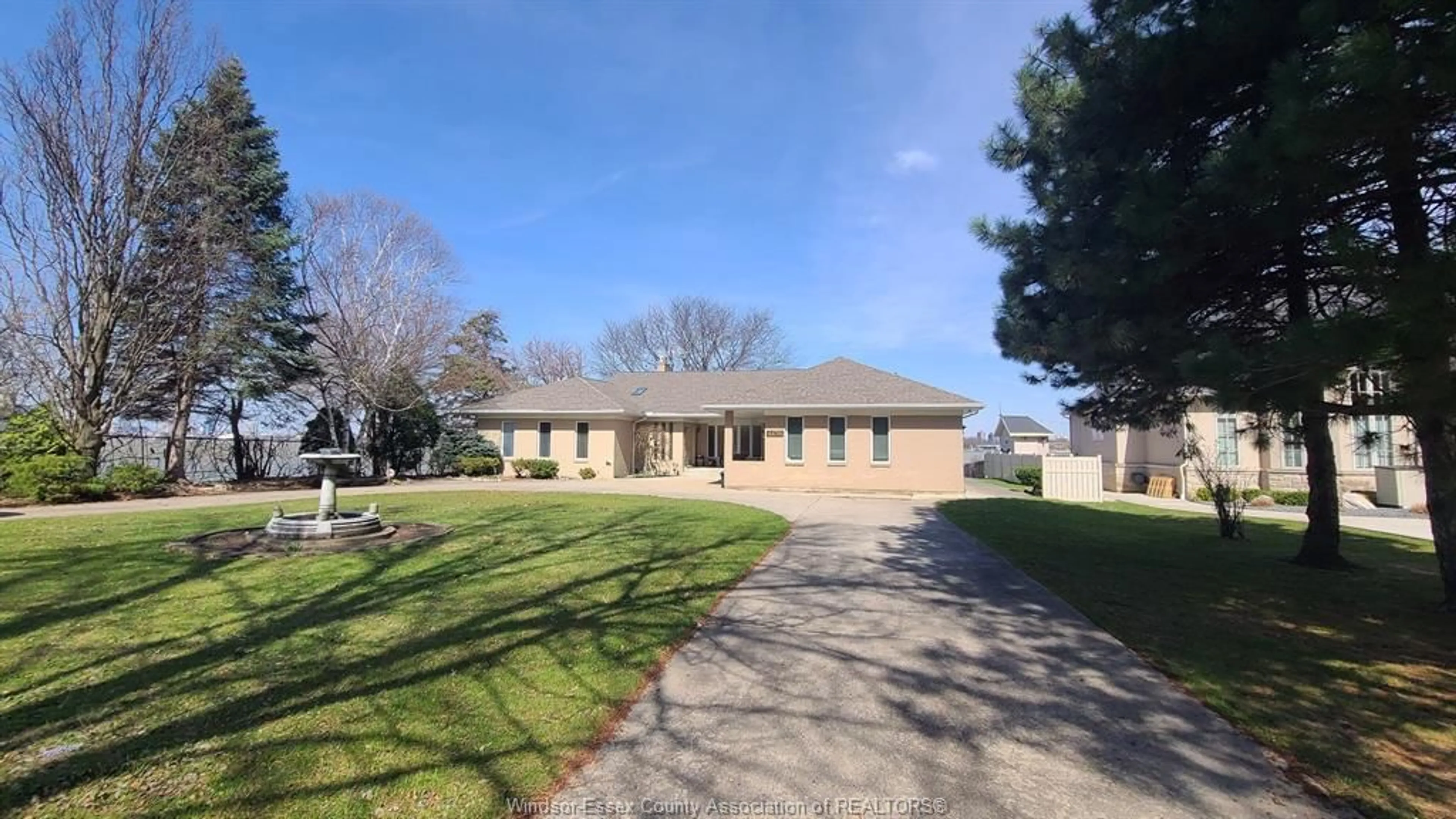 A pic from outside/outdoor area/front of a property/back of a property/a pic from drone, street for 4470 RIVERSIDE Dr, Windsor Ontario N8Y 1B8