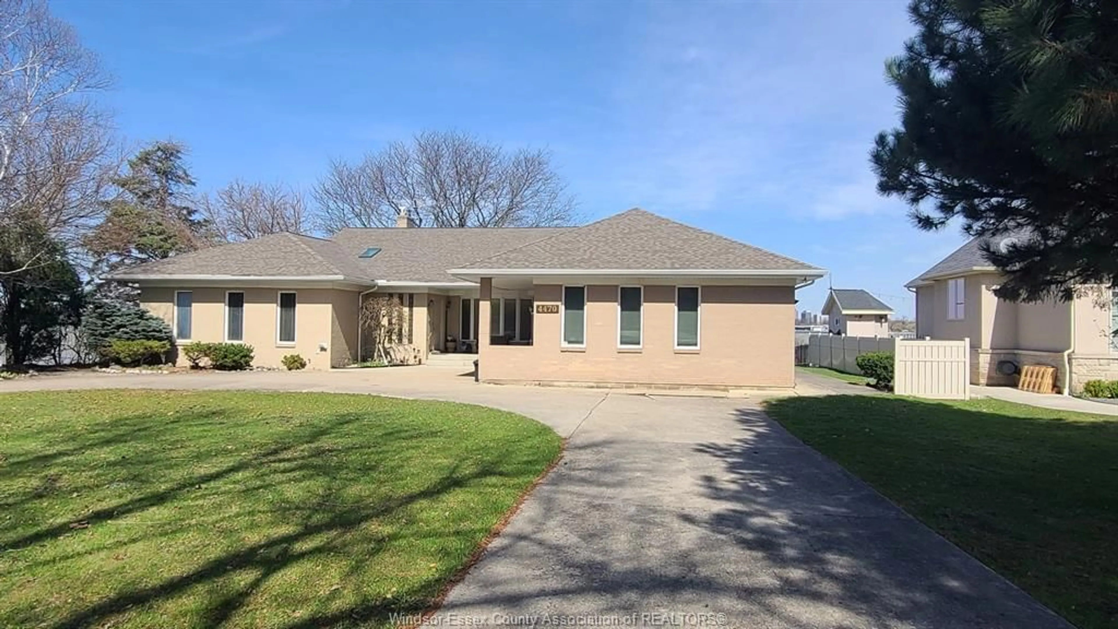 Unknown for 4470 RIVERSIDE Dr, Windsor Ontario N8Y 1B8