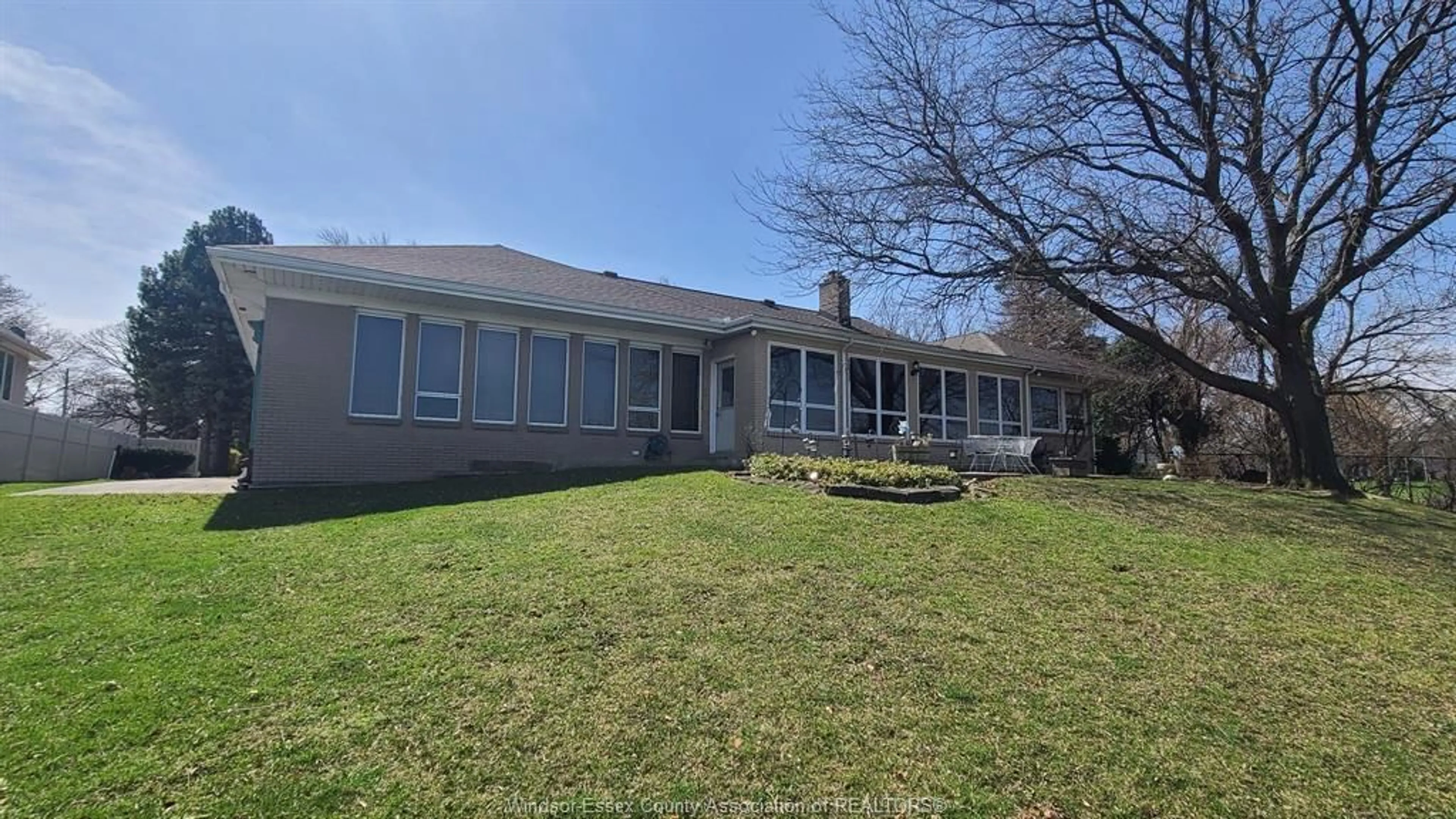 A pic from outside/outdoor area/front of a property/back of a property/a pic from drone, unknown for 4470 RIVERSIDE Dr, Windsor Ontario N8Y 1B8