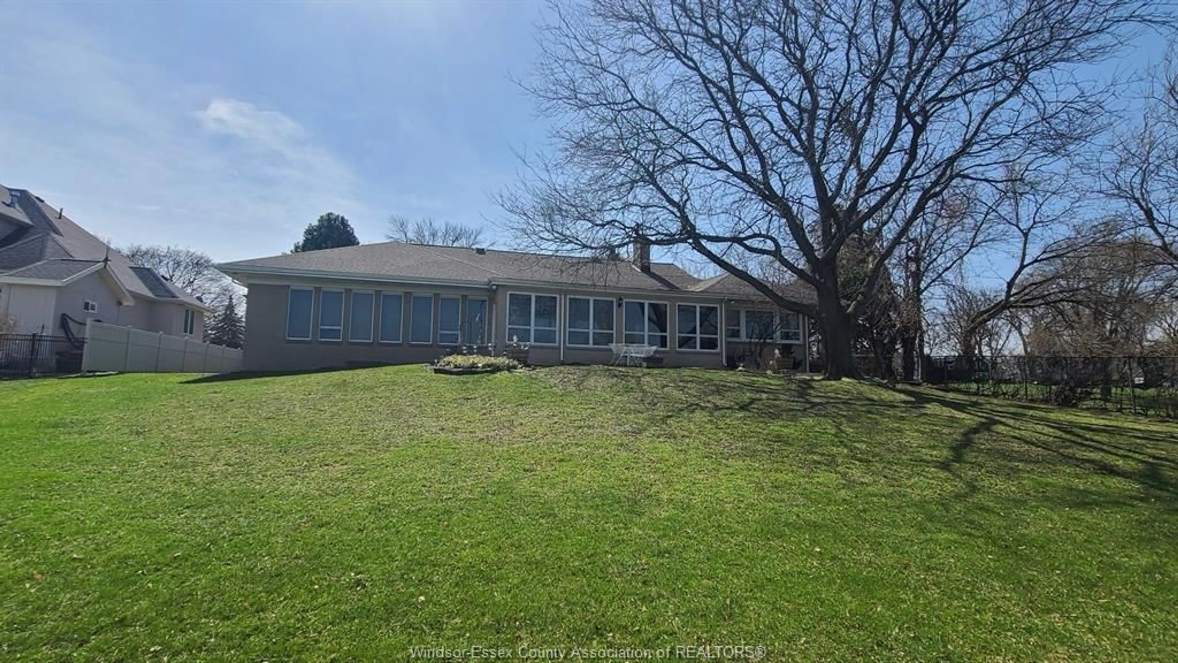 A pic from outside/outdoor area/front of a property/back of a property/a pic from drone, unknown for 4470 RIVERSIDE Dr, Windsor Ontario N8Y 1B8