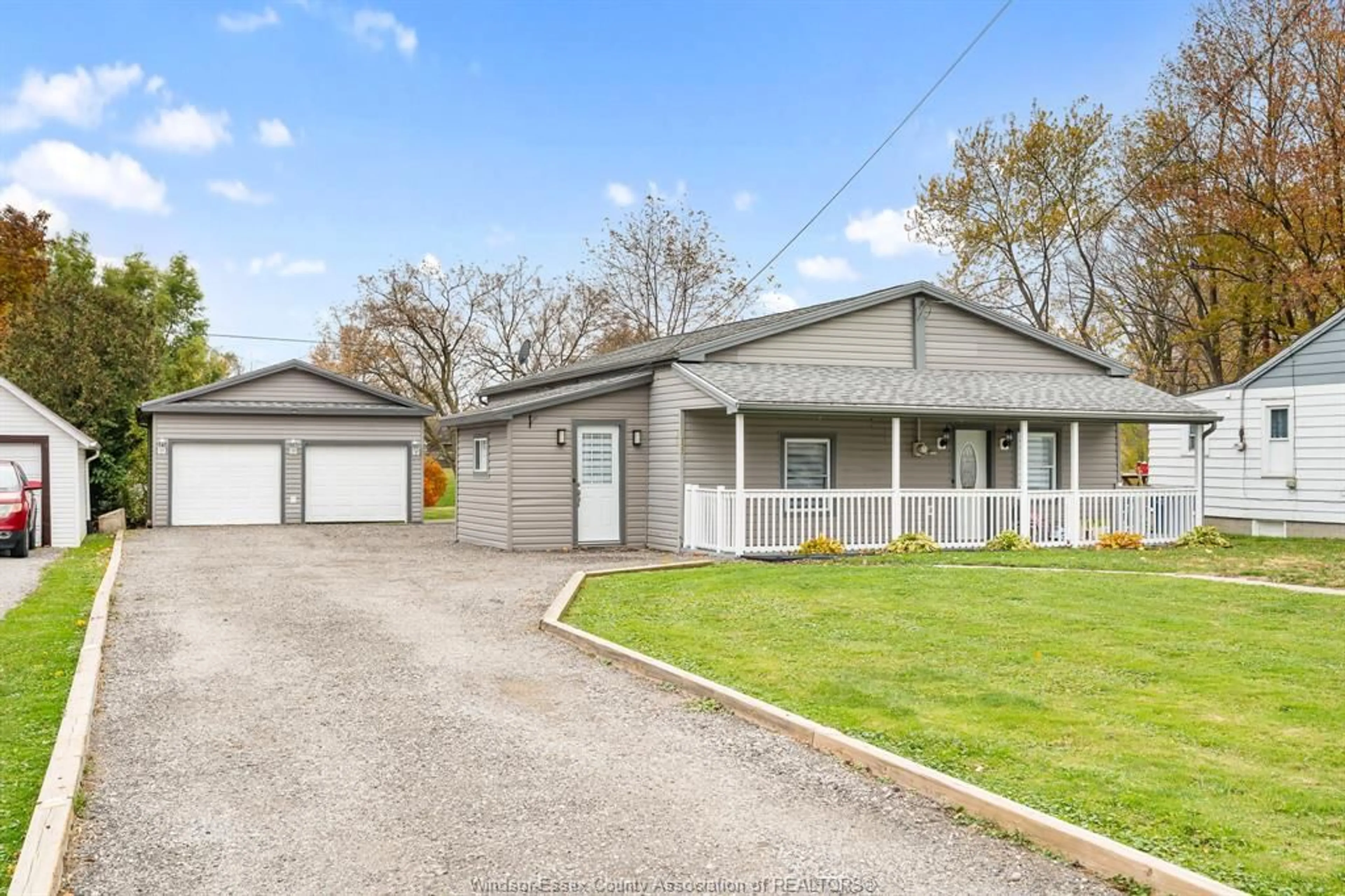 A pic from outside/outdoor area/front of a property/back of a property/a pic from drone, street for 132 Little St, Wheatley Ontario N0P 2P0